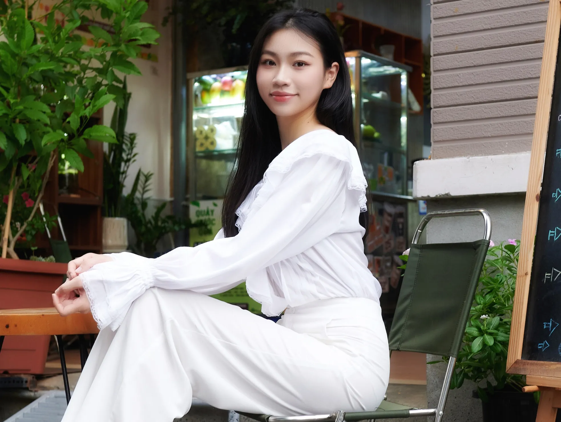 Tuổi thơ chăn trâu, tập catwalk ngoài ruộng của thí sinh Huyền Cơ ở Hoa hậu Việt Nam ảnh 7