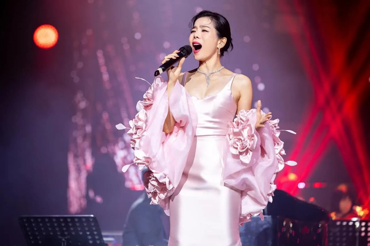 Hồ Ngọc Hà, Lệ Quyên hát trên sân khấu chưa từng có ở Hoa hậu Việt Nam ảnh 2