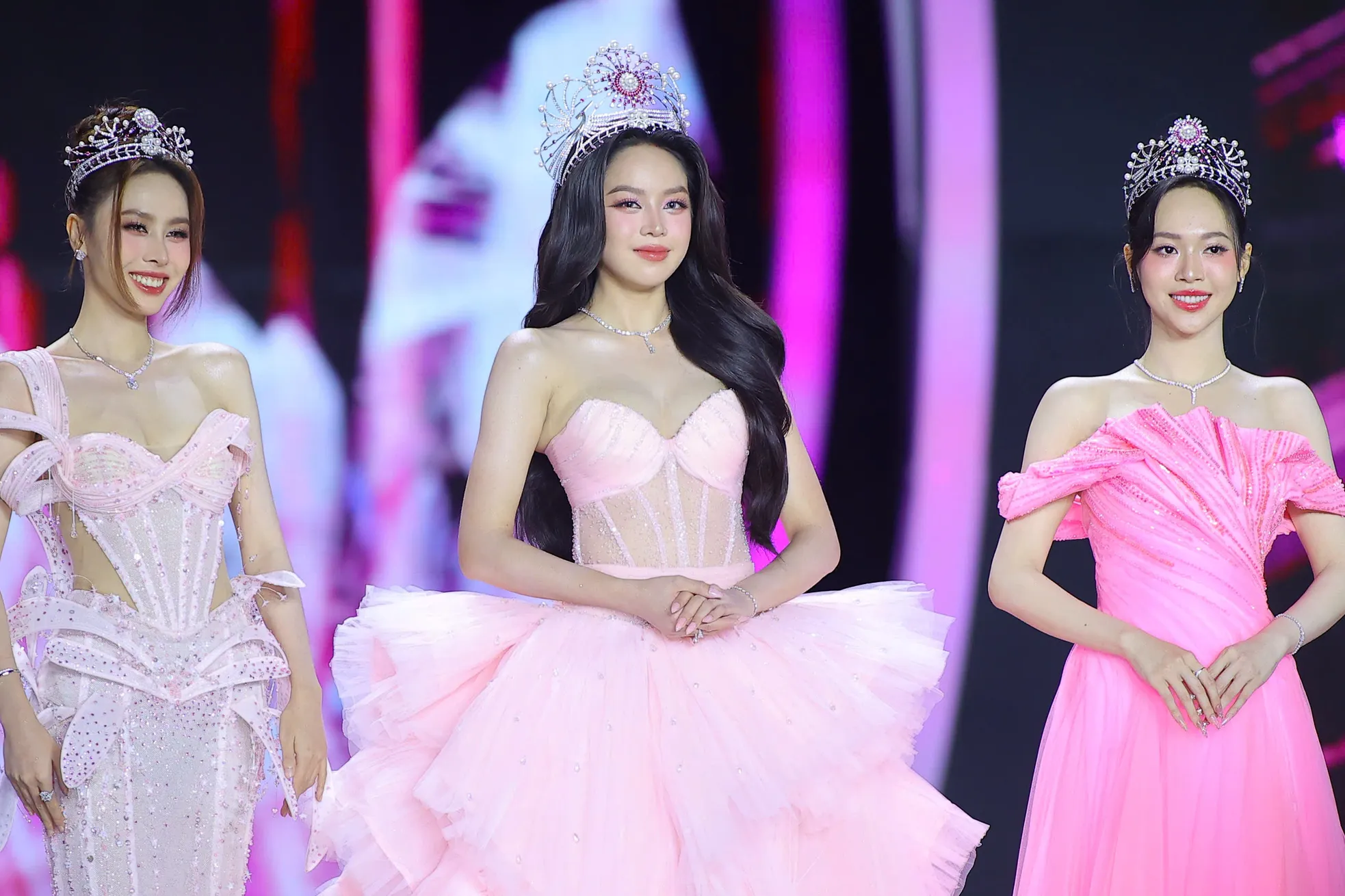 Hoa hậu Thanh Thủy final walk kết thúc nhiệm kỳ ảnh 6