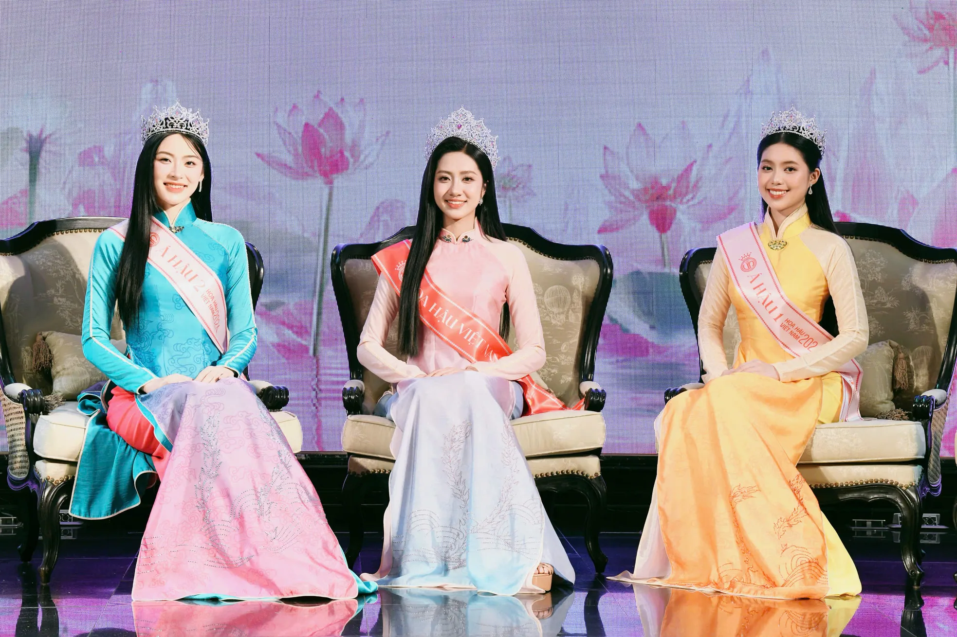 Hoa hậu Hà Trúc Linh: 'Mẹ ôm tôi bật khóc sau đăng quang' ảnh 3