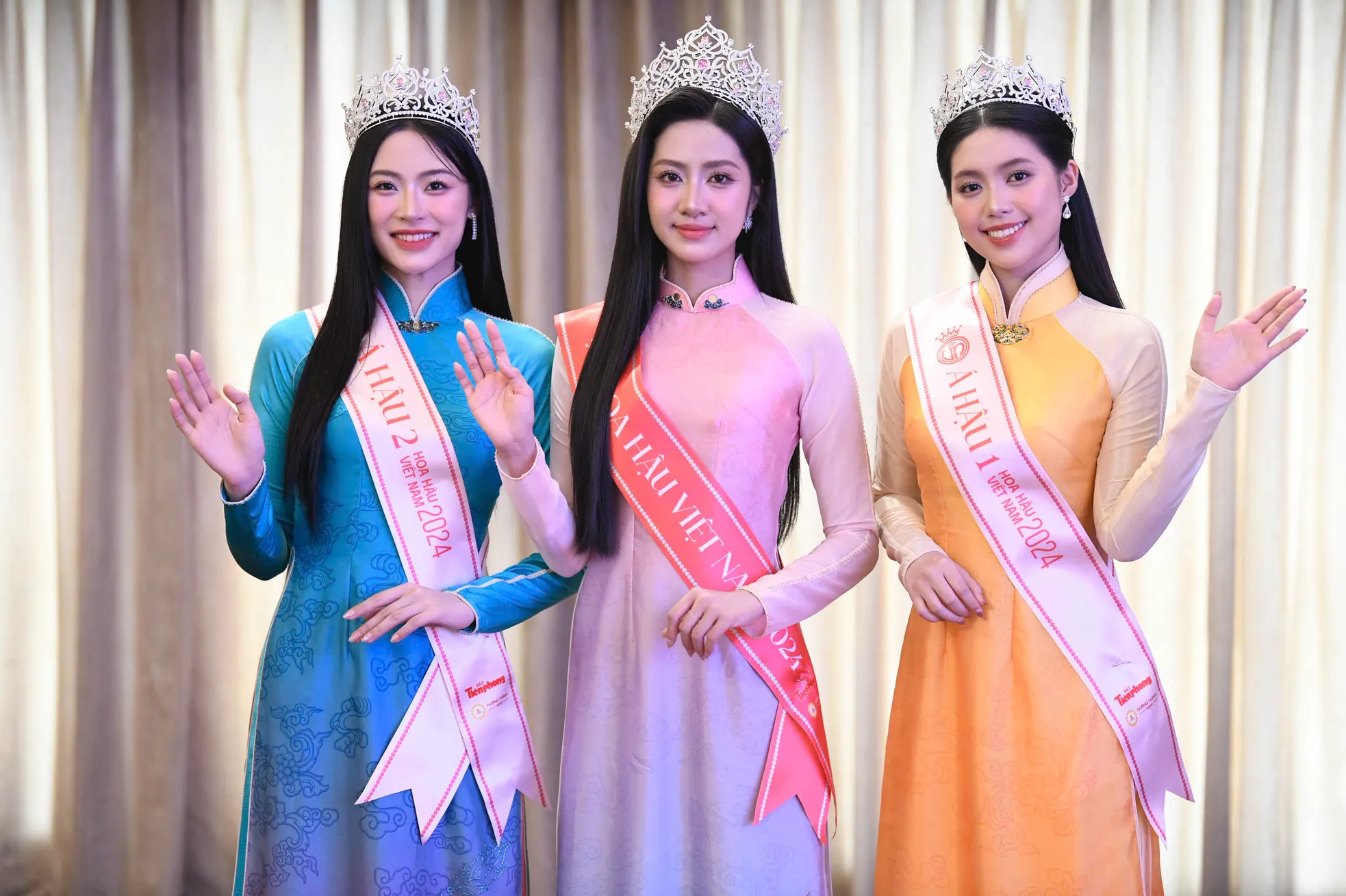 Hoa hậu Hà Trúc Linh: 'Mẹ ôm tôi bật khóc sau đăng quang' ảnh 4