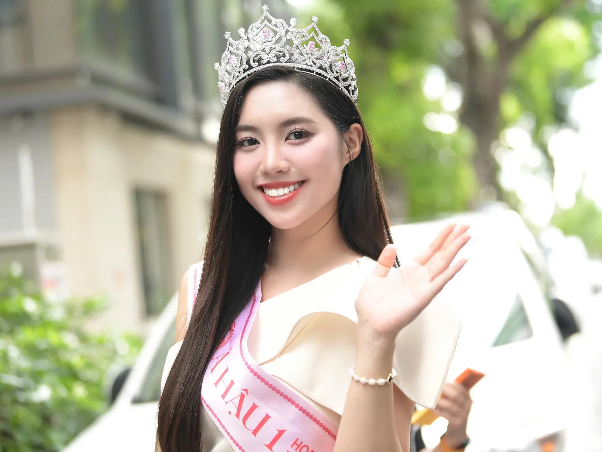 Chuyện chưa kể về phần thi ứng xử của Á hậu Châu Anh khiến khán giả Huế vỗ tay rần rần ảnh 4