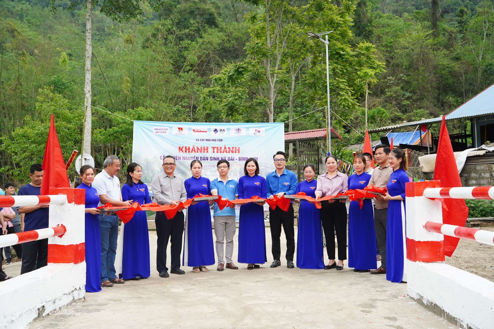 Khánh thành cầu thiện nguyện Nà Dài - Bình Anh: Nối yêu thương, mở đường làm ăn cho dân bản ảnh 11