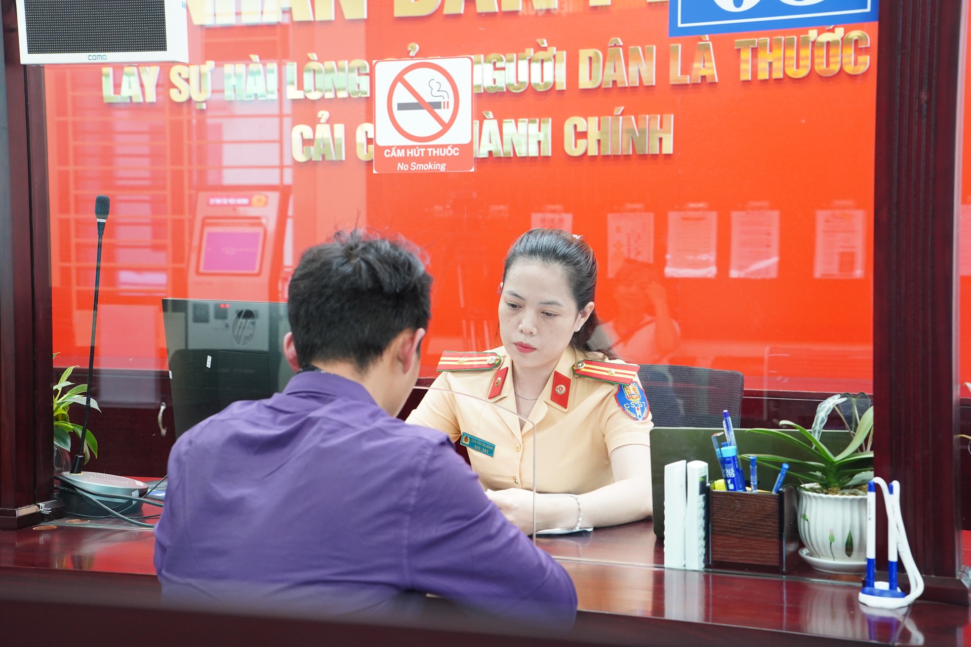 Mô hình công an hai cấp nhìn từ thực tiễn ở Lào Cai: Nhiệm vụ mới 'bon bon' nhờ áp dụng công nghệ, rút ngắn thủ tục ảnh 2