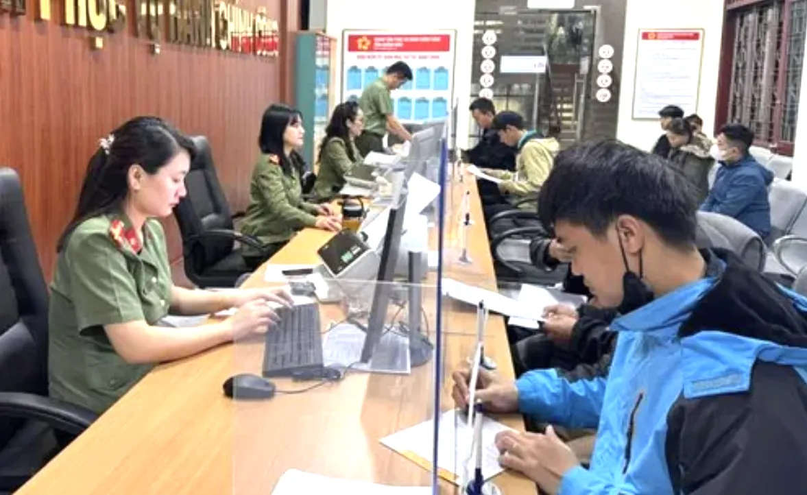 Chính quyền hai cấp ở Quảng Trị: Lượng hồ sơ thu hồi, cấp đổi con dấu tăng đột biến ảnh 1