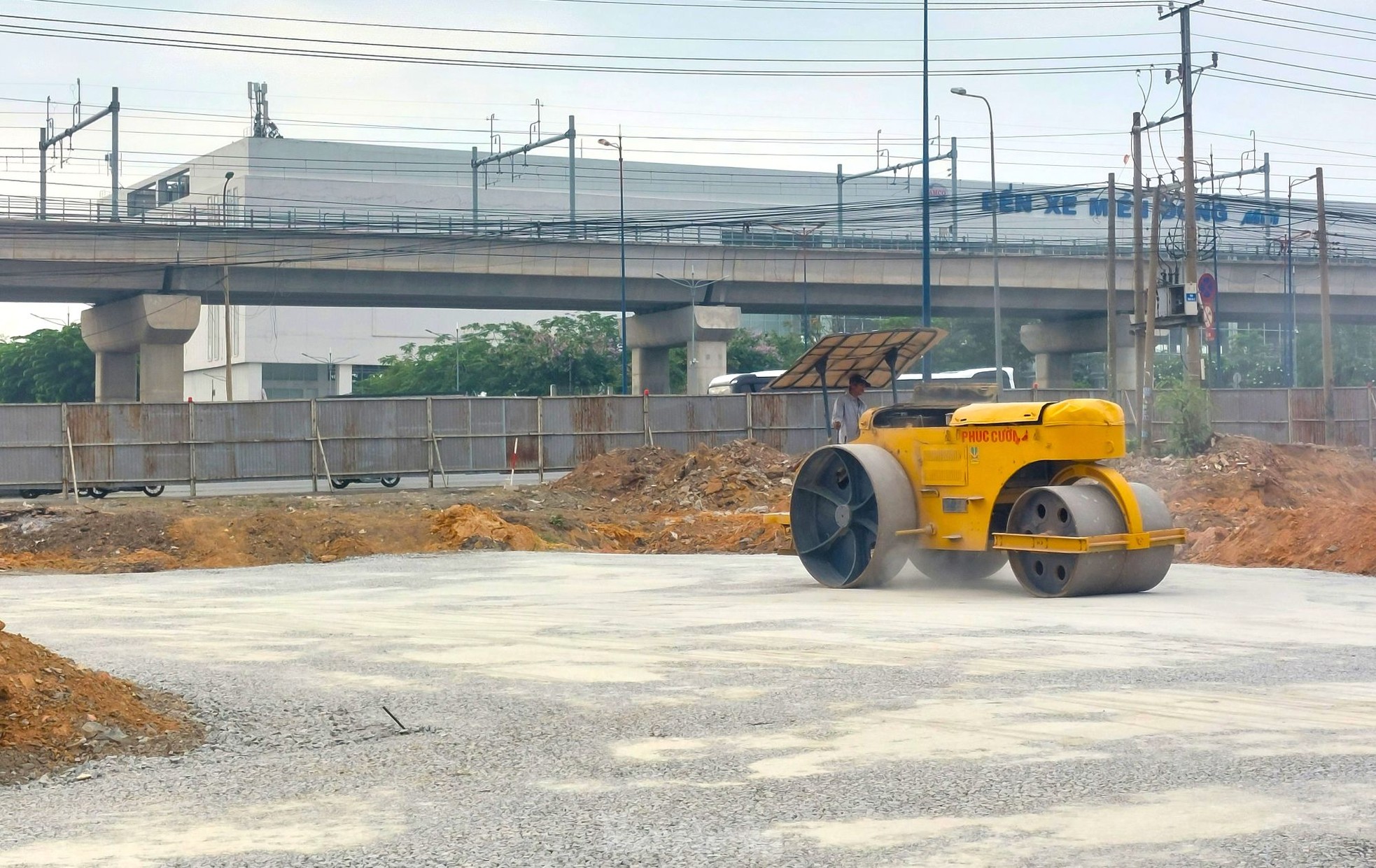 Chi 100 tỷ đồng ‘mở rào’ 50m đường nối Bình Dương và TPHCM ảnh 1