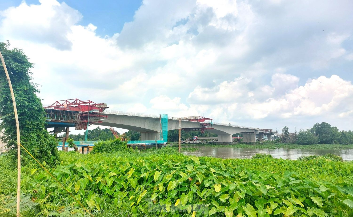 Cầu vượt sông Sài Gòn trên đường Vành đai 3 trước ngày hợp long ảnh 3