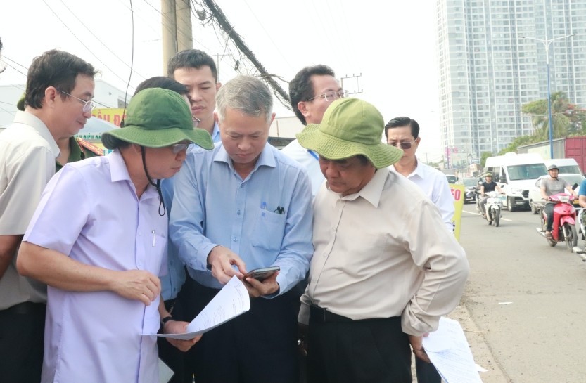 Giải mã tình trạng cứ mưa là biết đường nào ở Bình Dương hóa sông ảnh 3
