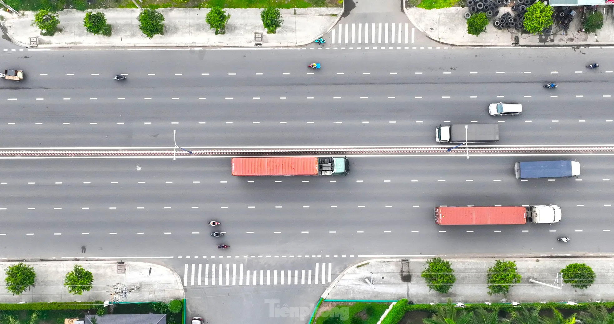 Nhìn từ trên cao 3 đường liên kết nhau được nâng cấp lên 6 làn xe ở Bình Dương ảnh 2