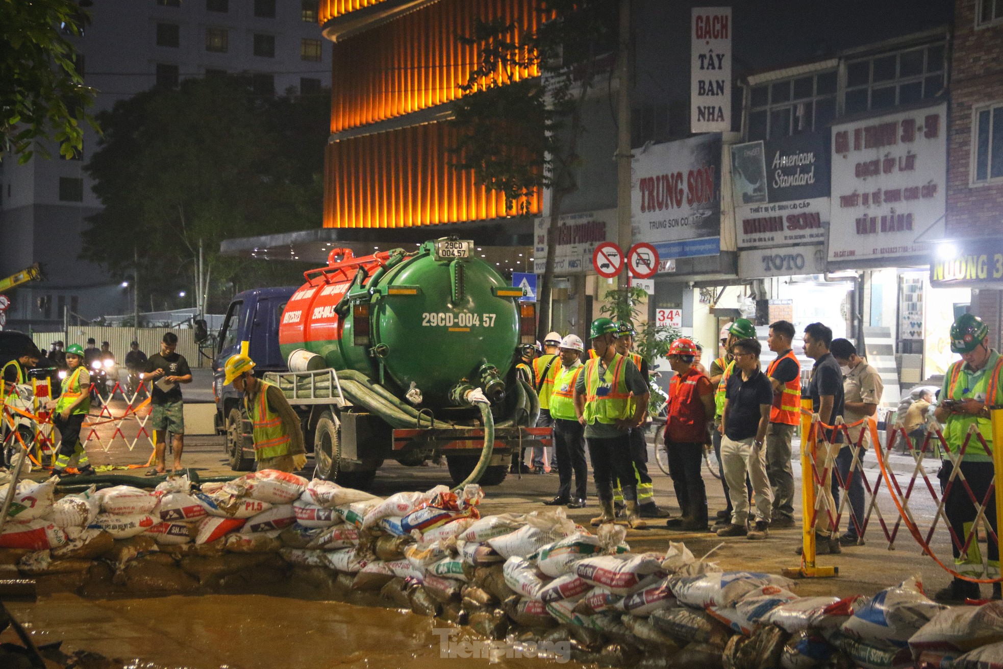 Cận cảnh 'suối bùn' tuôn trào ở Metro Nhổn-Ga Hà Nội ảnh 2