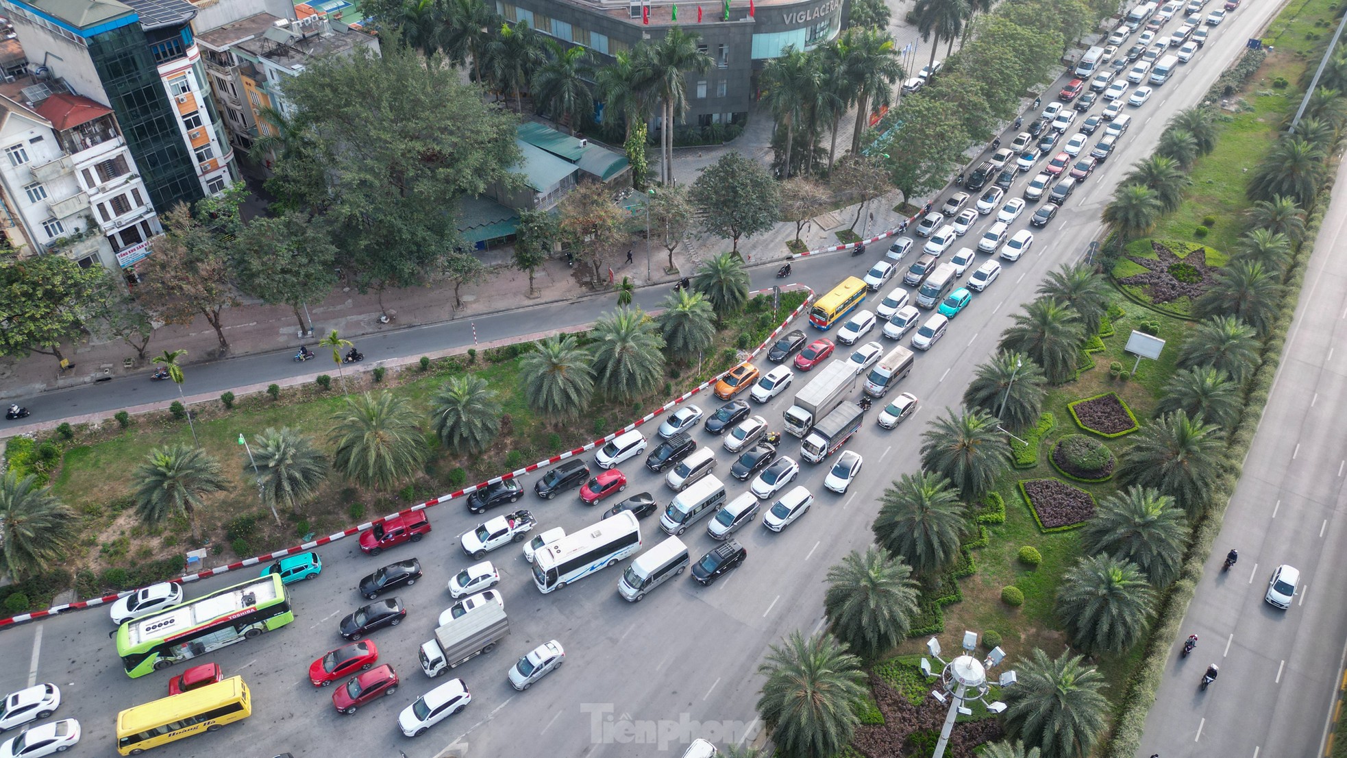 Kết thúc kỳ nghỉ Tết, phương tiện 'rồng rắn' nối đuôi nhau quay lại Thủ đô ảnh 17