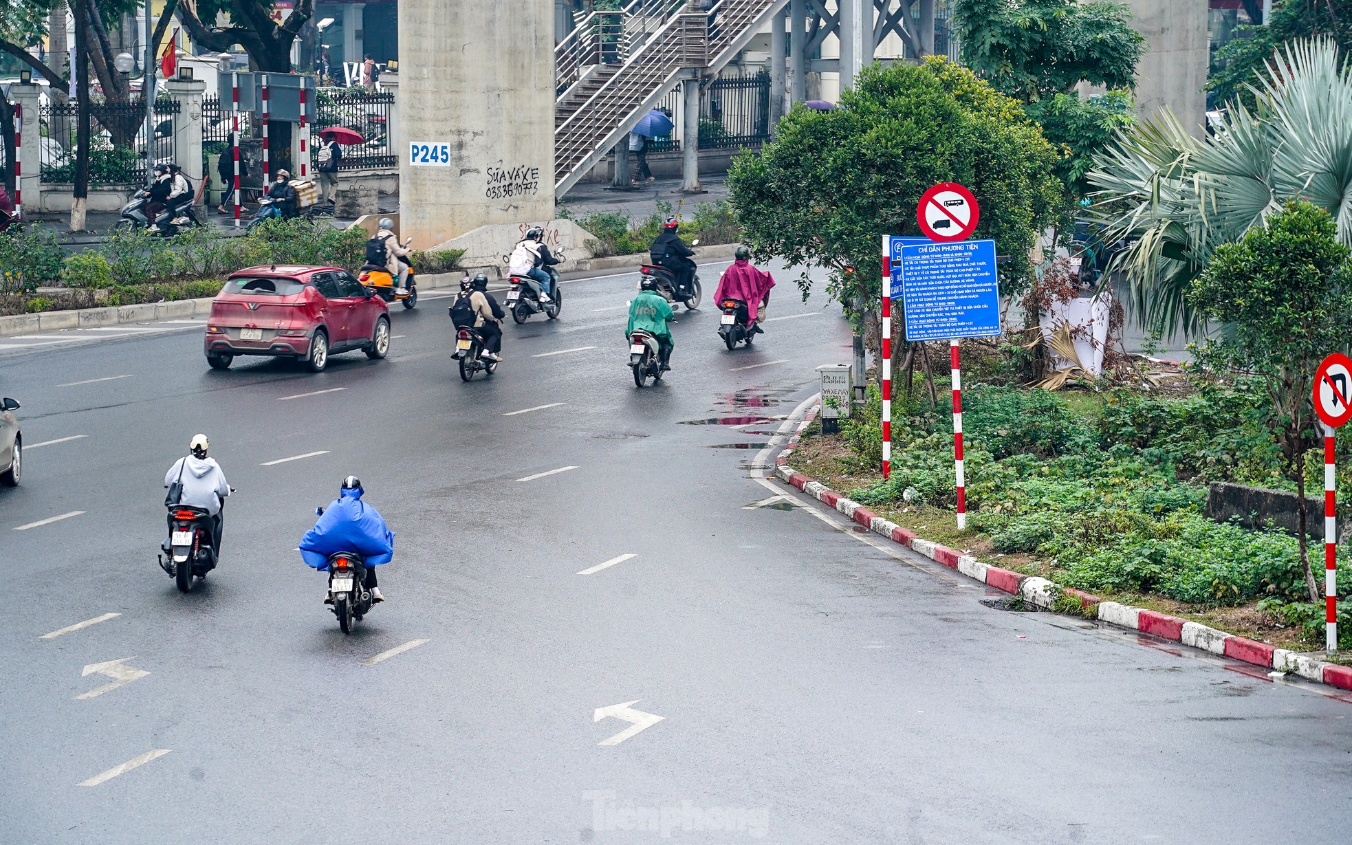 Biển chỉ dẫn giao thông 'nhiều chữ' đánh đố người đi đường ảnh 16