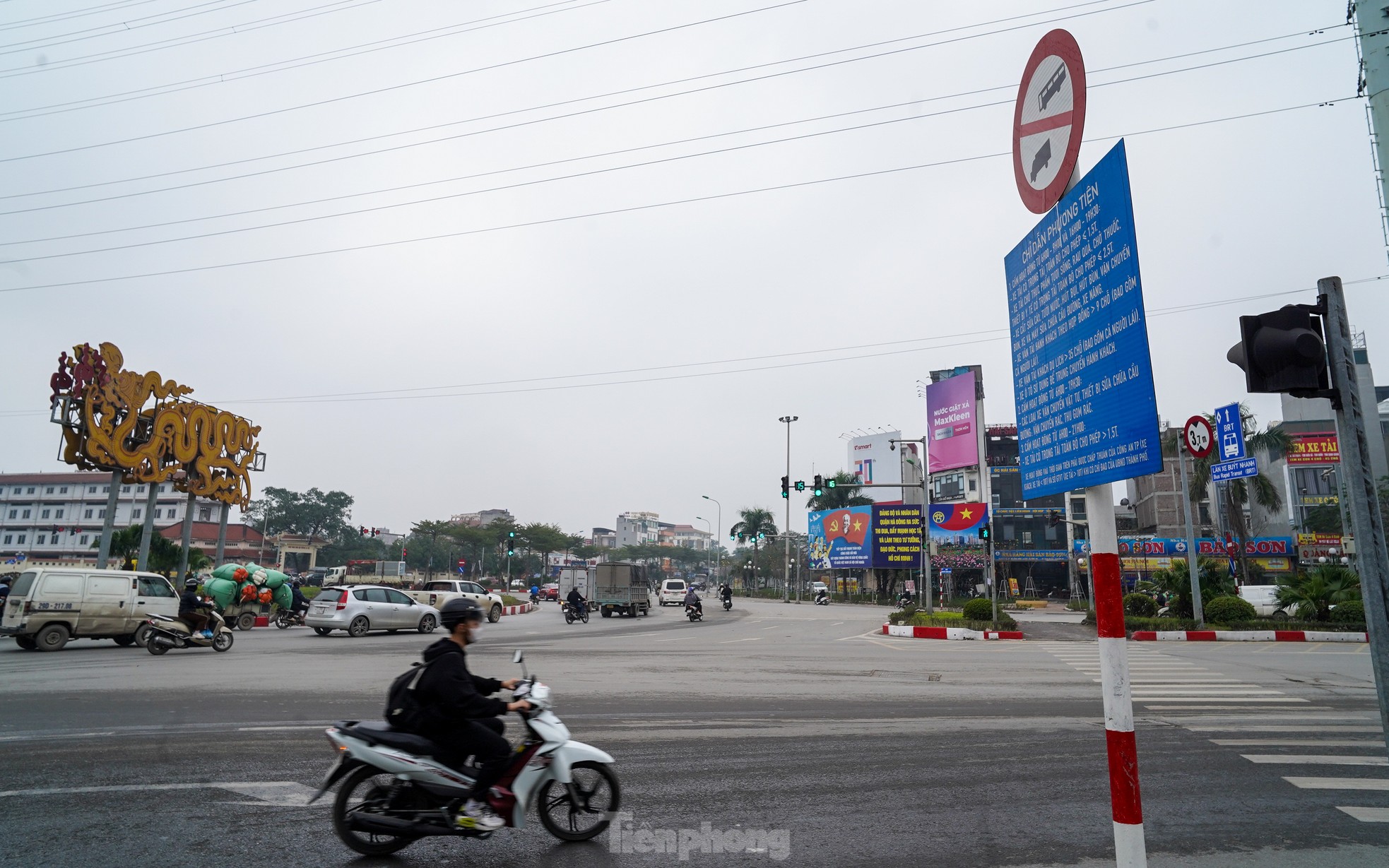 Biển chỉ dẫn giao thông 'nhiều chữ' đánh đố người đi đường ảnh 2