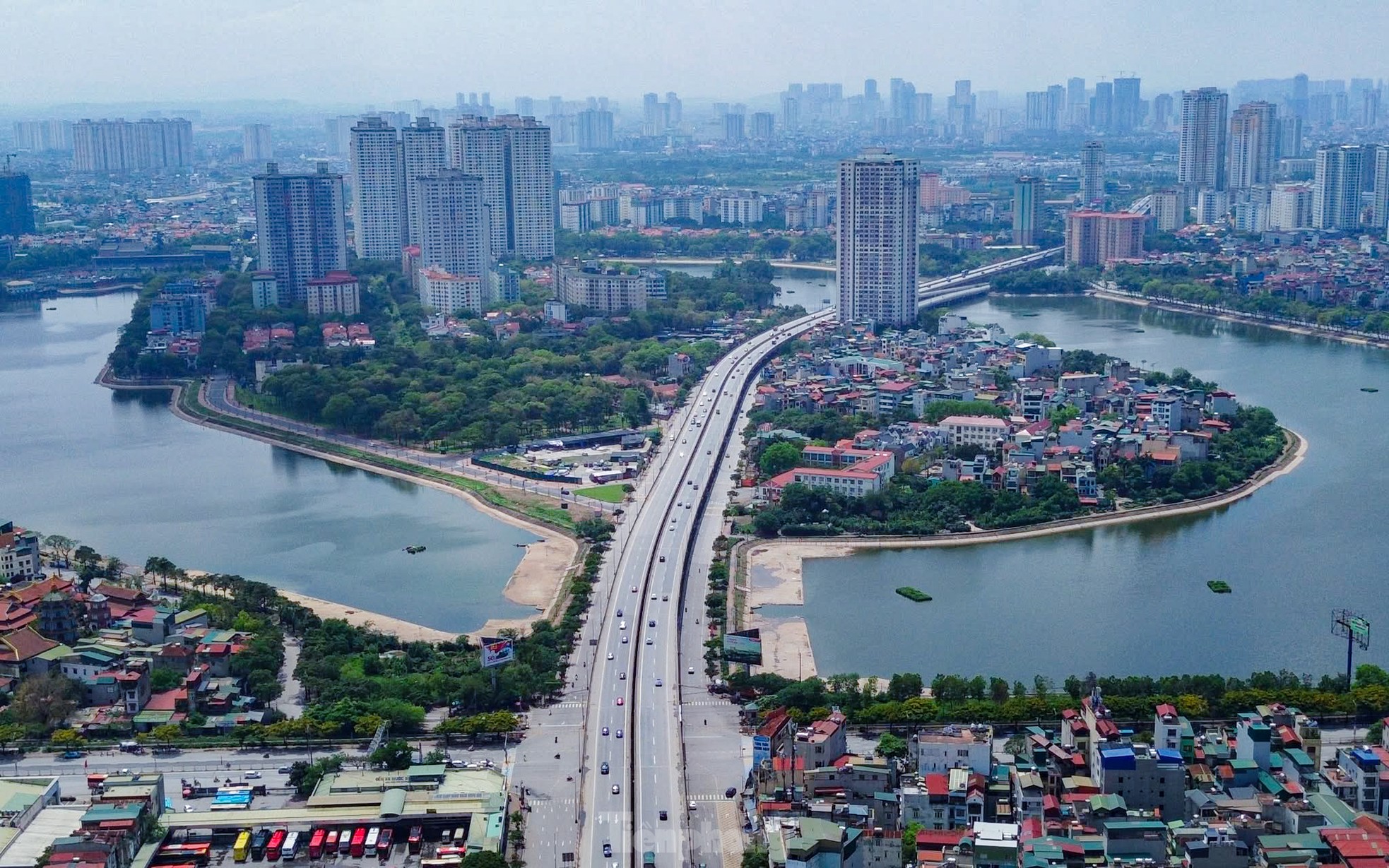 Đường phố Hà Nội thông thoáng trong ngày thứ 2 kỳ nghỉ lễ ảnh 1
