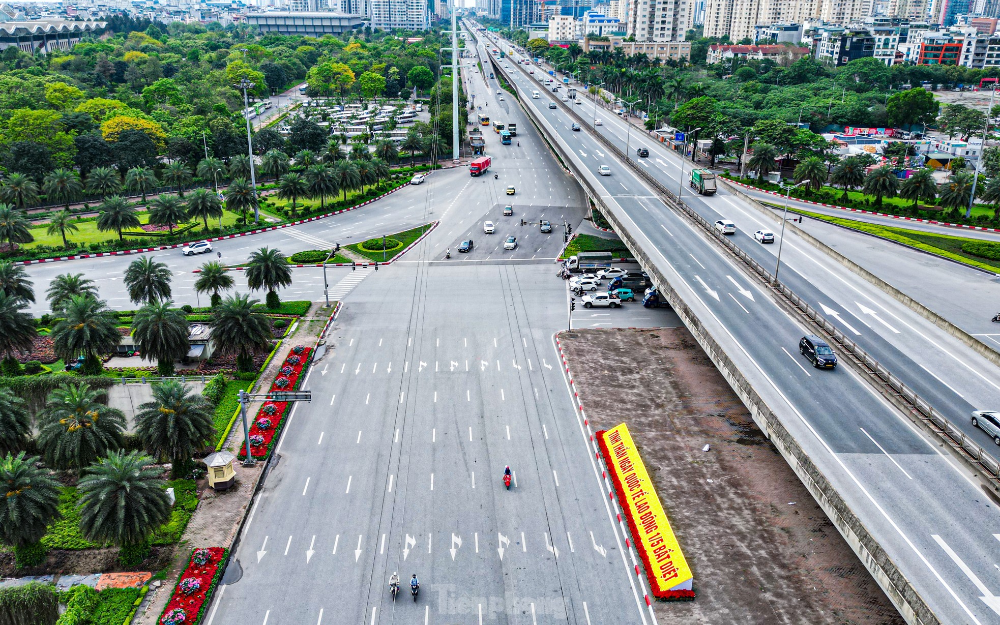Đường phố Hà Nội thông thoáng trong ngày thứ 2 kỳ nghỉ lễ ảnh 3