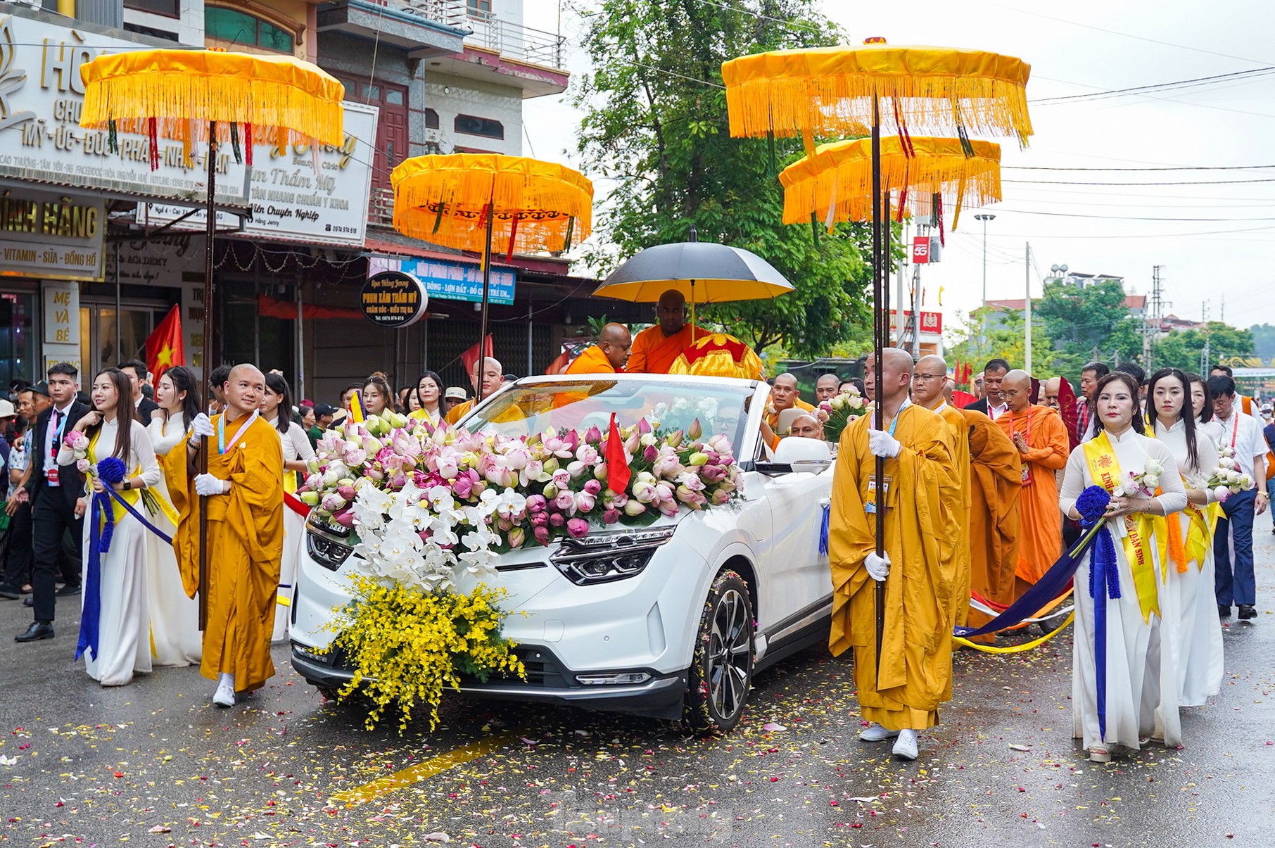 Cung rước xá lợi Phật về chùa Phúc Sơn tỉnh Bắc Giang ảnh 1