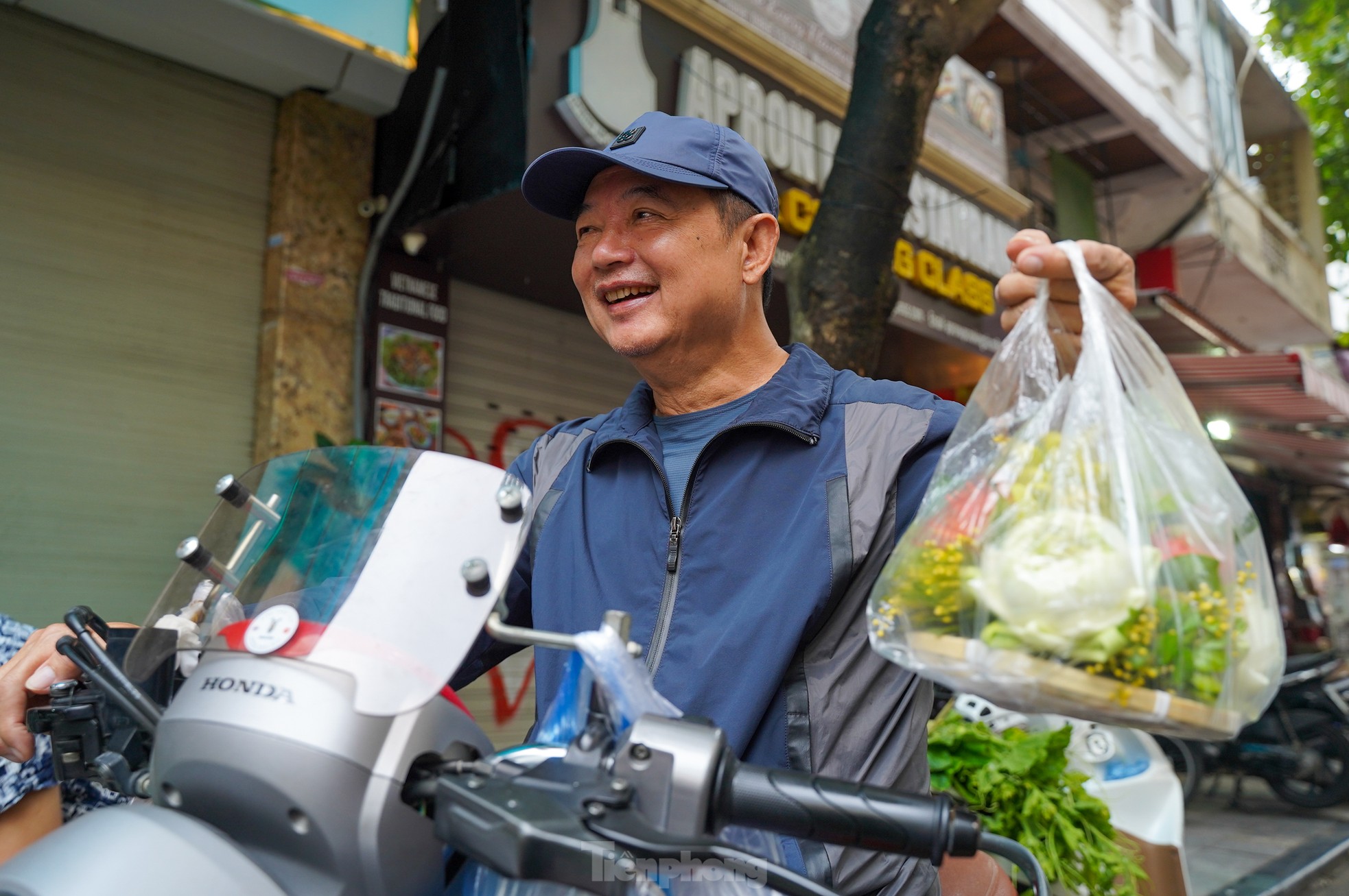 Người dân dậy từ 5h sáng, tất bật mua rượu nếp ‘diệt sâu bọ’ ngày Tết Đoan Ngọ ảnh 12