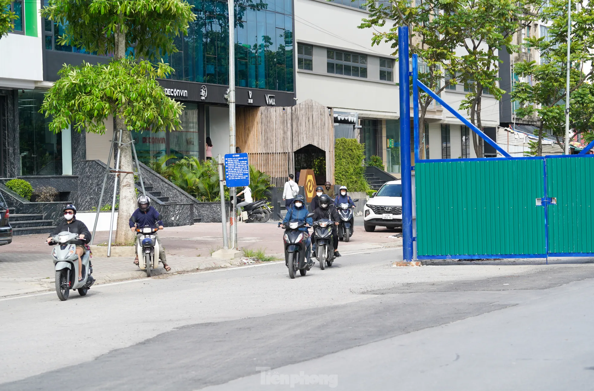 Xe máy tràn vào cao tốc Đại lộ Thăng Long 'né' ùn tắc ảnh 6
