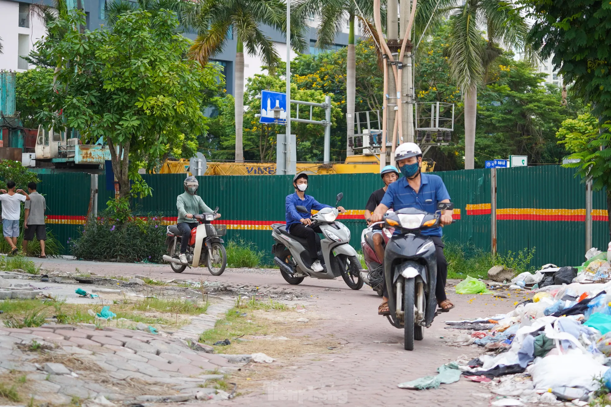 Xe máy tràn vào cao tốc Đại lộ Thăng Long 'né' ùn tắc ảnh 5