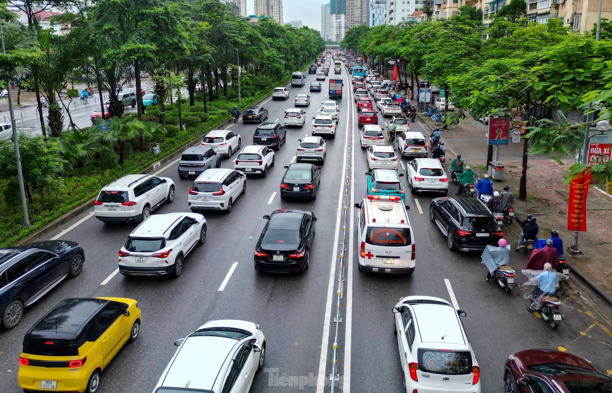 Ùn ứ, lộn xộn trên hai tuyến đường vừa phân làn tại Hà Nội ảnh 7