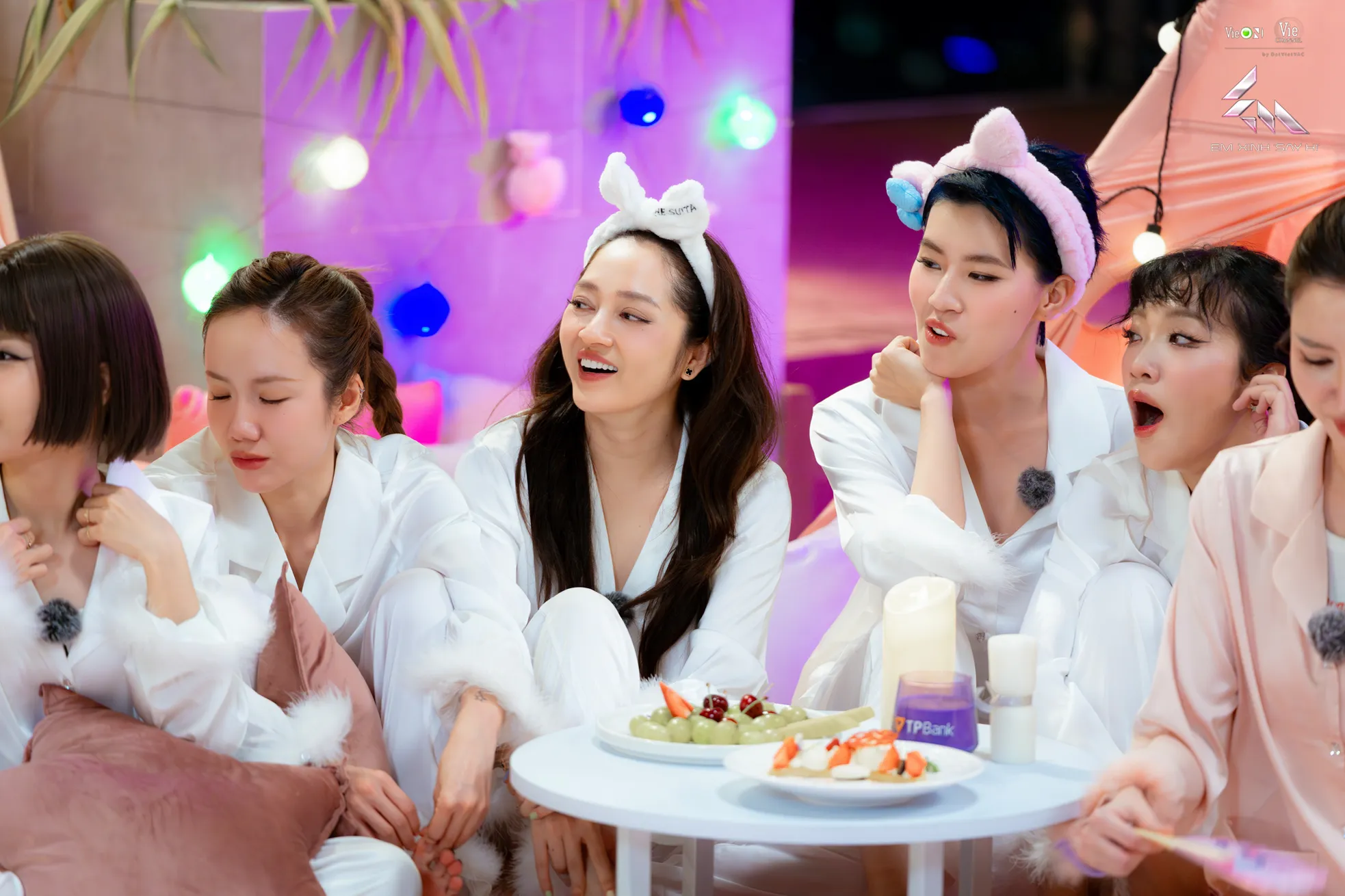Bảo Anh mờ nhạt và lạc lõng ảnh 1