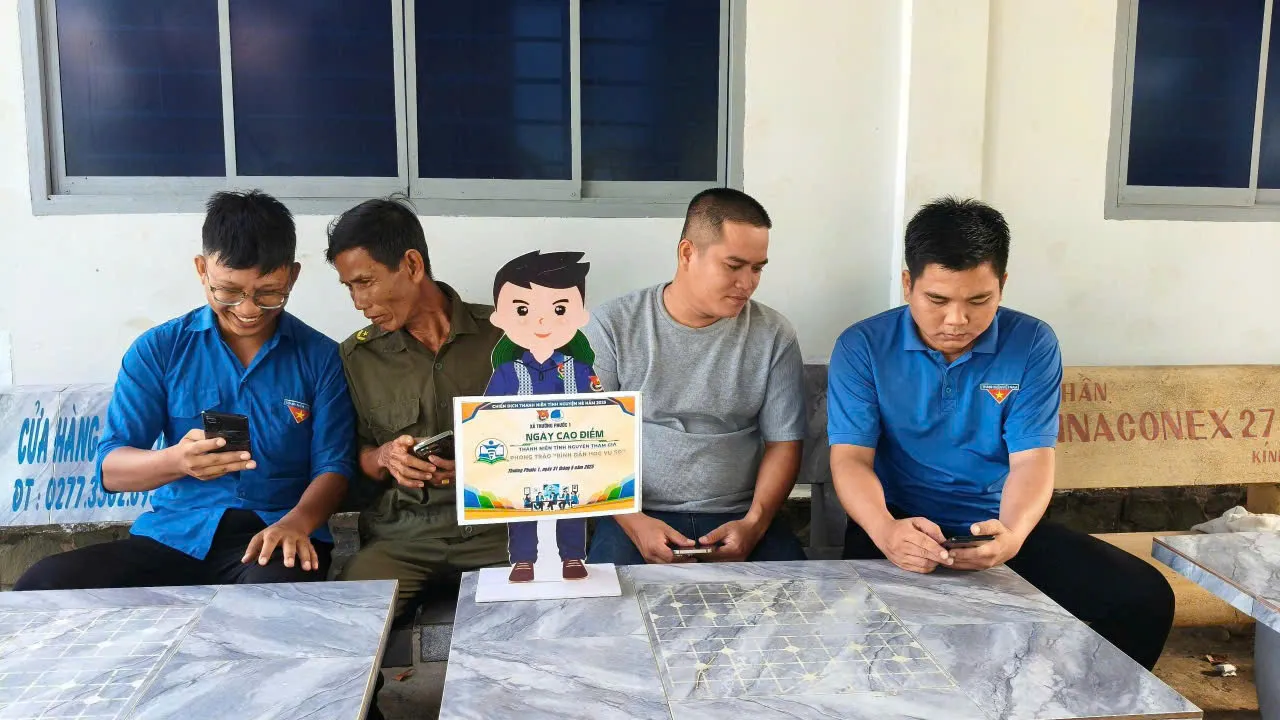 ‘Đi từng ngõ, gõ từng nhà’ hỗ trợ người dân vùng biên ảnh 11