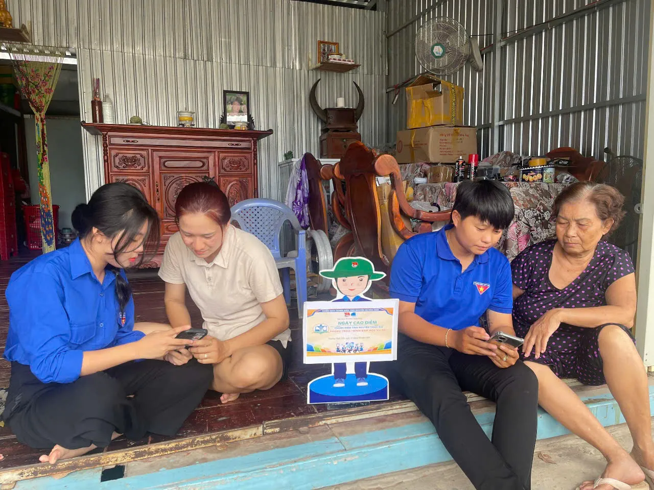 ‘Đi từng ngõ, gõ từng nhà’ hỗ trợ người dân vùng biên ảnh 2