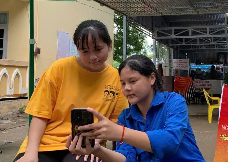 ‘Đi từng ngõ, gõ từng nhà’ hỗ trợ người dân vùng biên ảnh 5