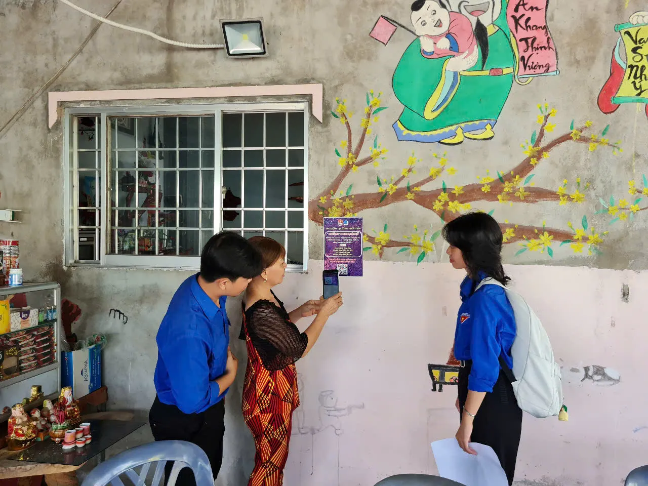‘Đi từng ngõ, gõ từng nhà’ hỗ trợ người dân vùng biên ảnh 9