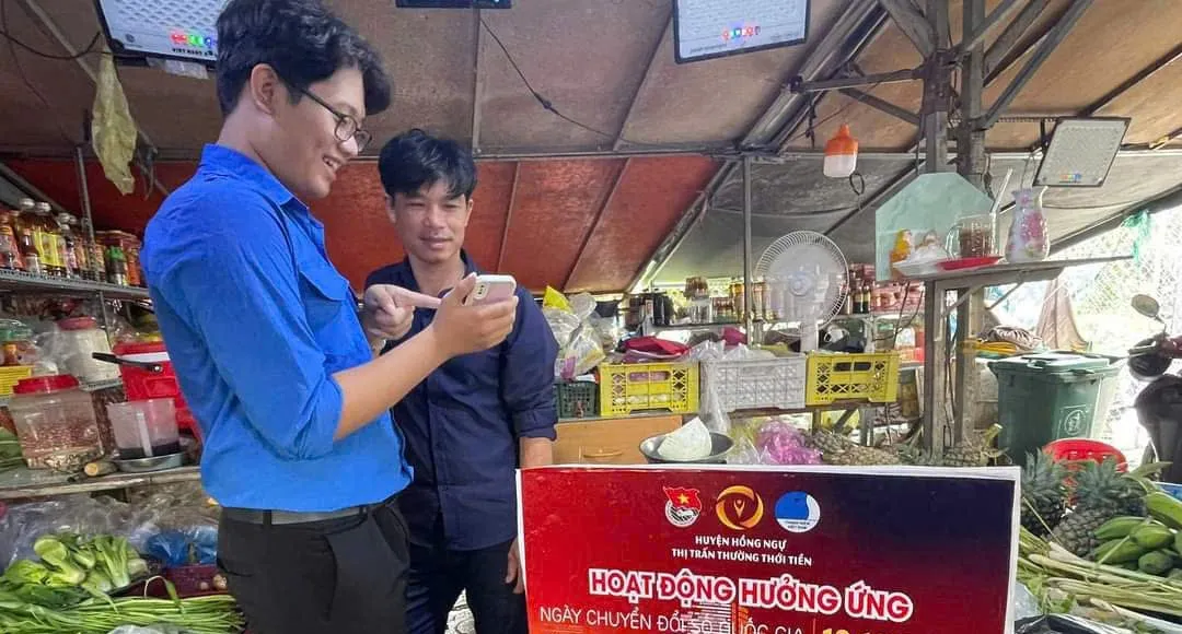 ‘Đi từng ngõ, gõ từng nhà’ hỗ trợ người dân vùng biên ảnh 7