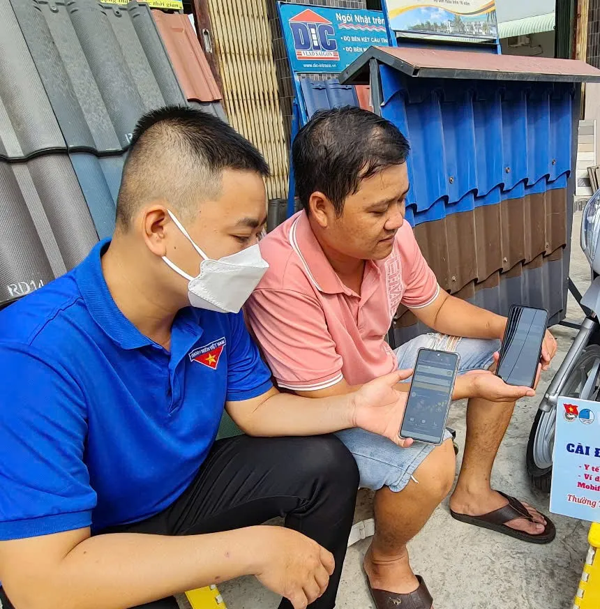 ‘Đi từng ngõ, gõ từng nhà’ hỗ trợ người dân vùng biên ảnh 8