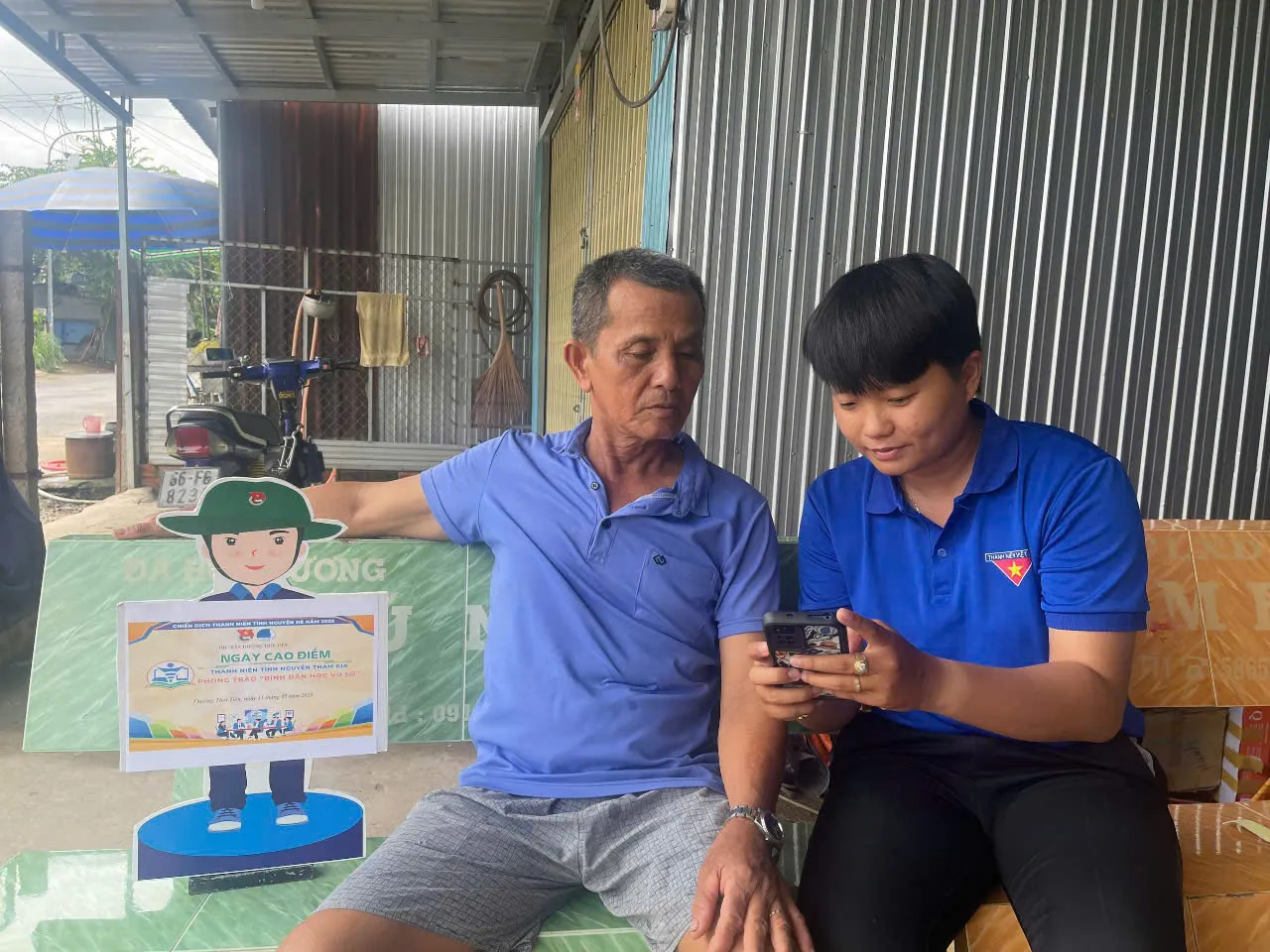 ‘Đi từng ngõ, gõ từng nhà’ hỗ trợ người dân vùng biên ảnh 10