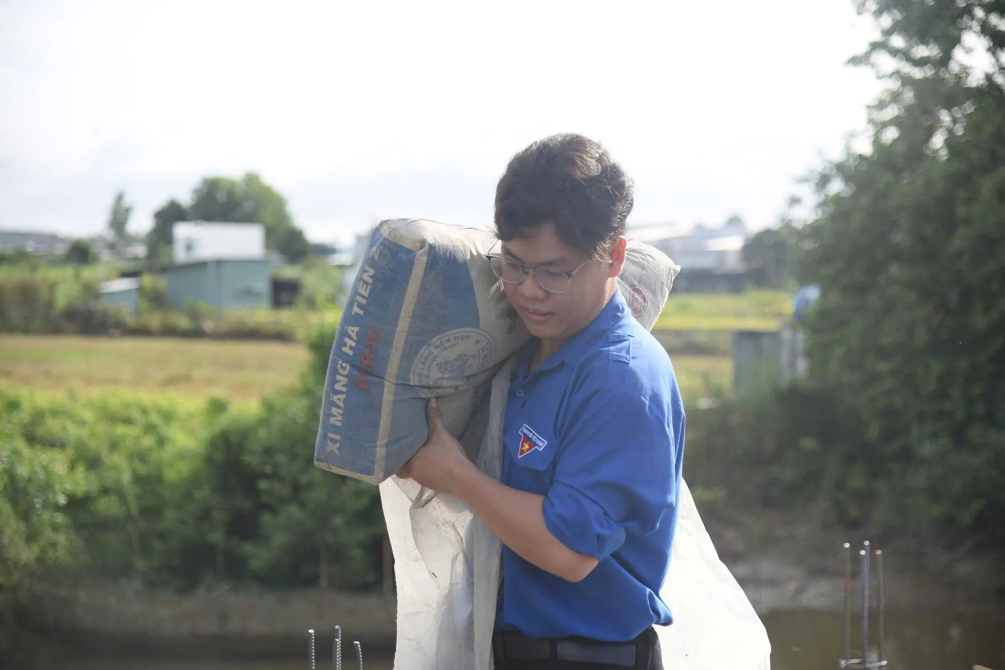 Sinh viên tình nguyện nối nhịp đôi bờ ở vùng quê Đồng Tháp ảnh 3