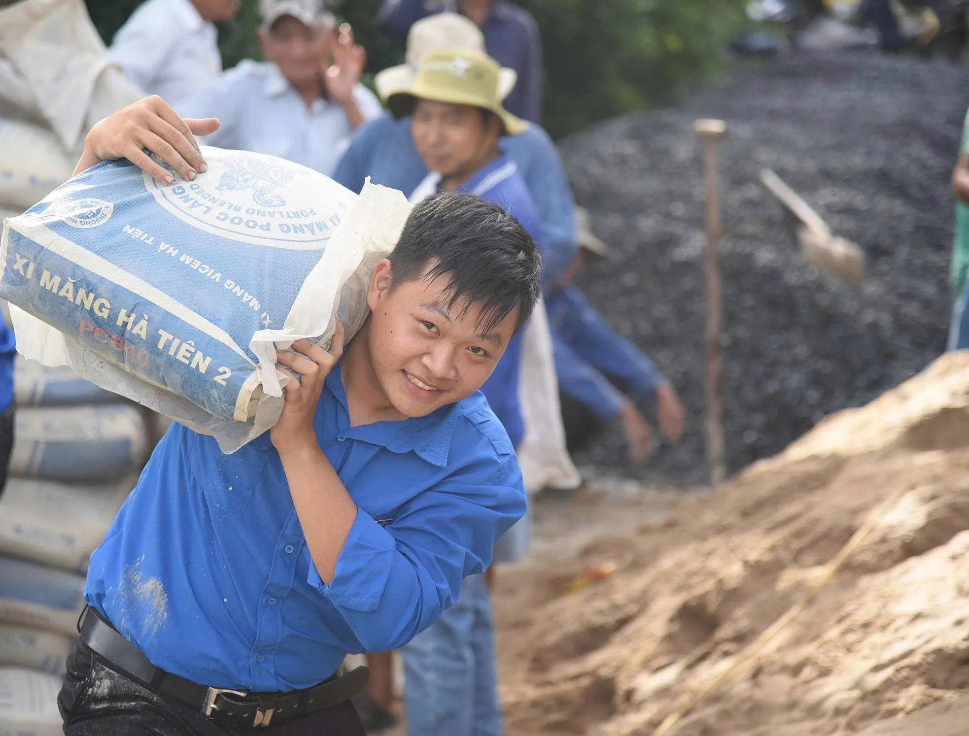 Sinh viên tình nguyện nối nhịp đôi bờ ở vùng quê Đồng Tháp ảnh 1