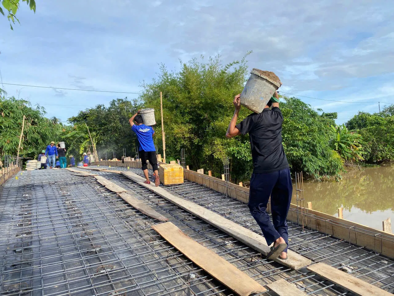 Sinh viên tình nguyện nối nhịp đôi bờ ở vùng quê Đồng Tháp ảnh 6