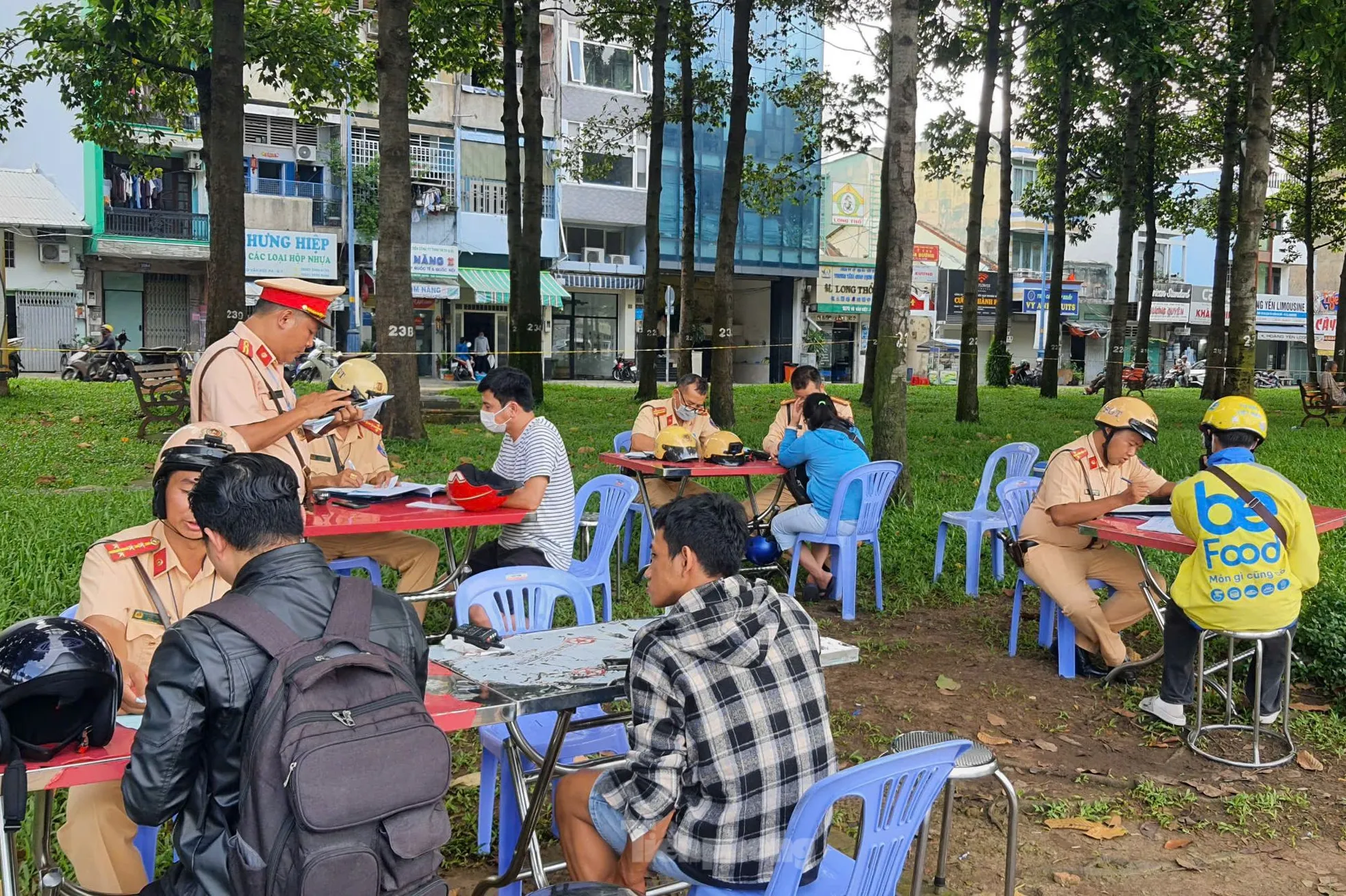 Xử phạt hàng loạt tài xế chạy quá tốc độ trên đại lộ ở TPHCM ảnh 7