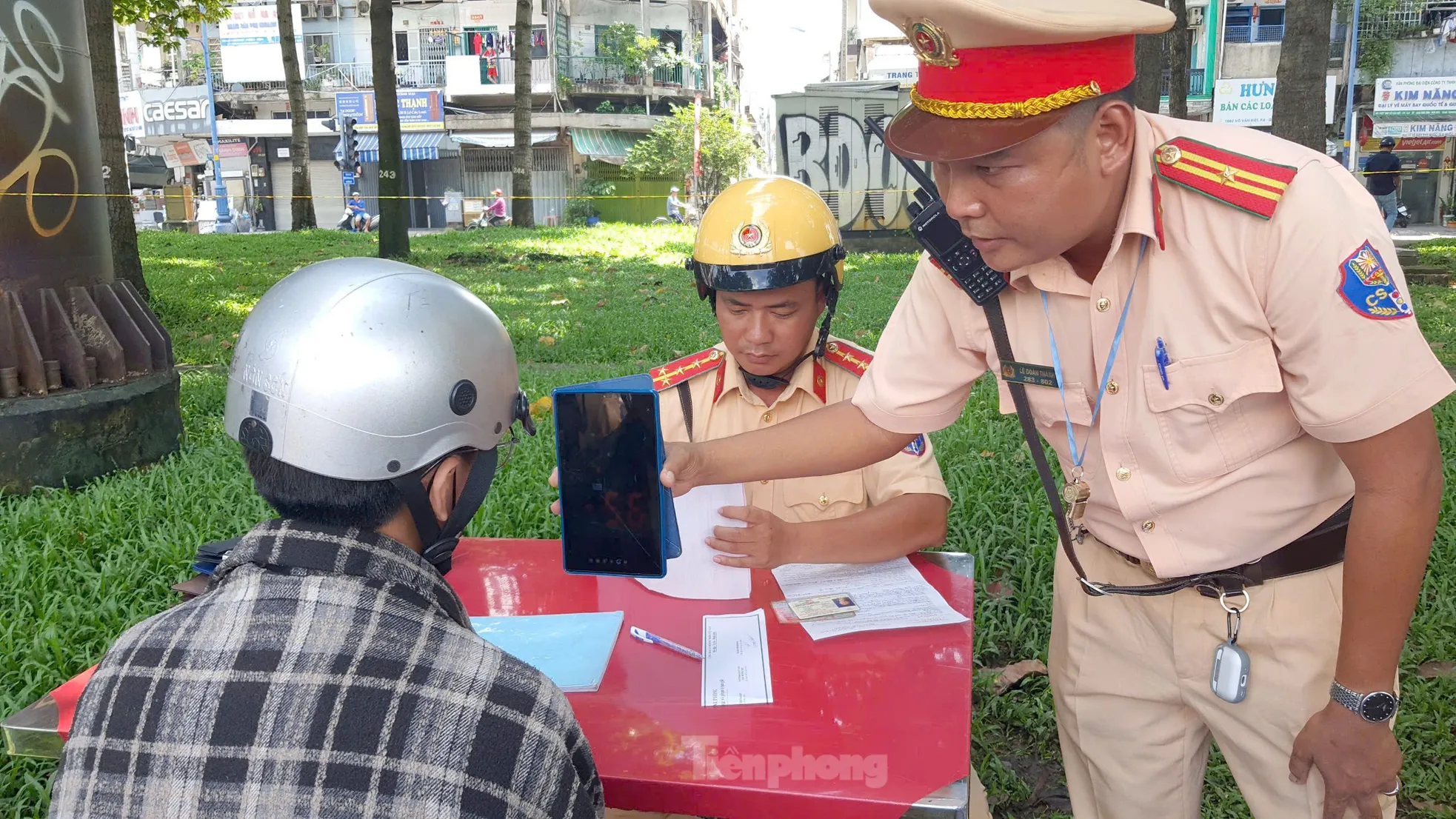 Xử phạt hàng loạt tài xế chạy quá tốc độ trên đại lộ ở TPHCM ảnh 2