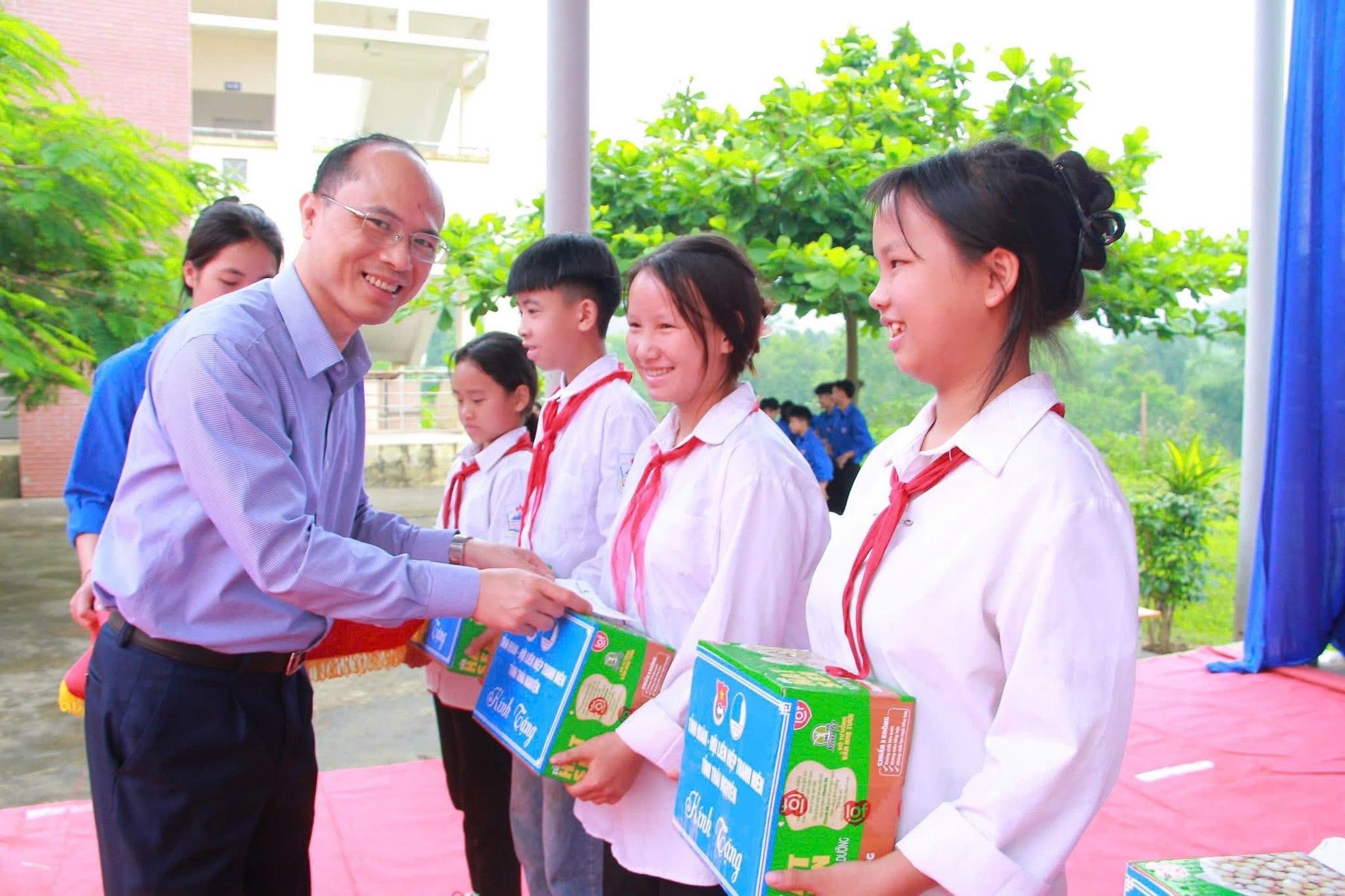 Hơn 30.000 đoàn viên, thanh niên Cần Thơ tham gia tình nguyện hè ảnh 13