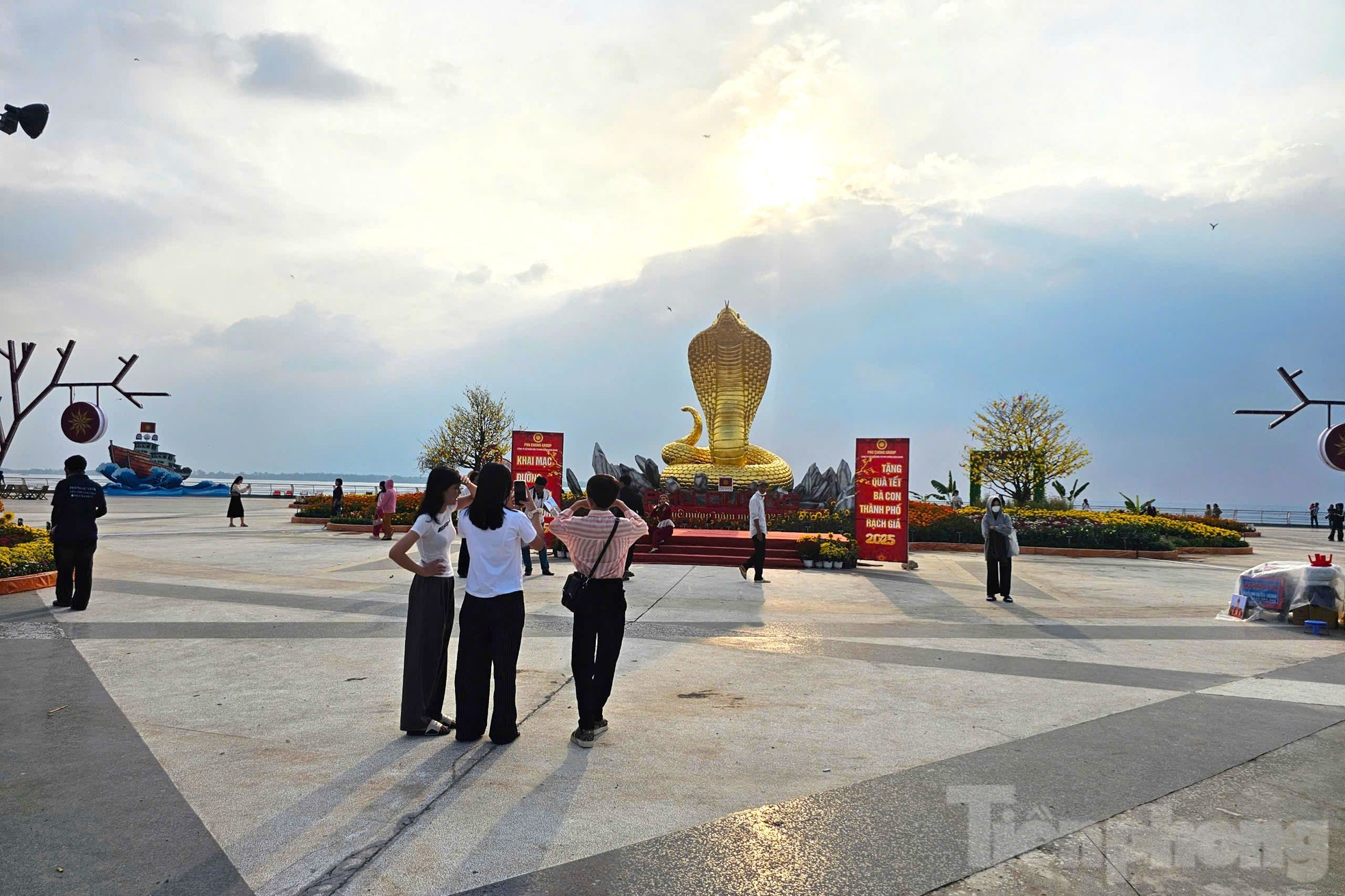 Độc đáo linh vật rắn gây 'sốt' dịp Tết tại miền Tây ảnh 3