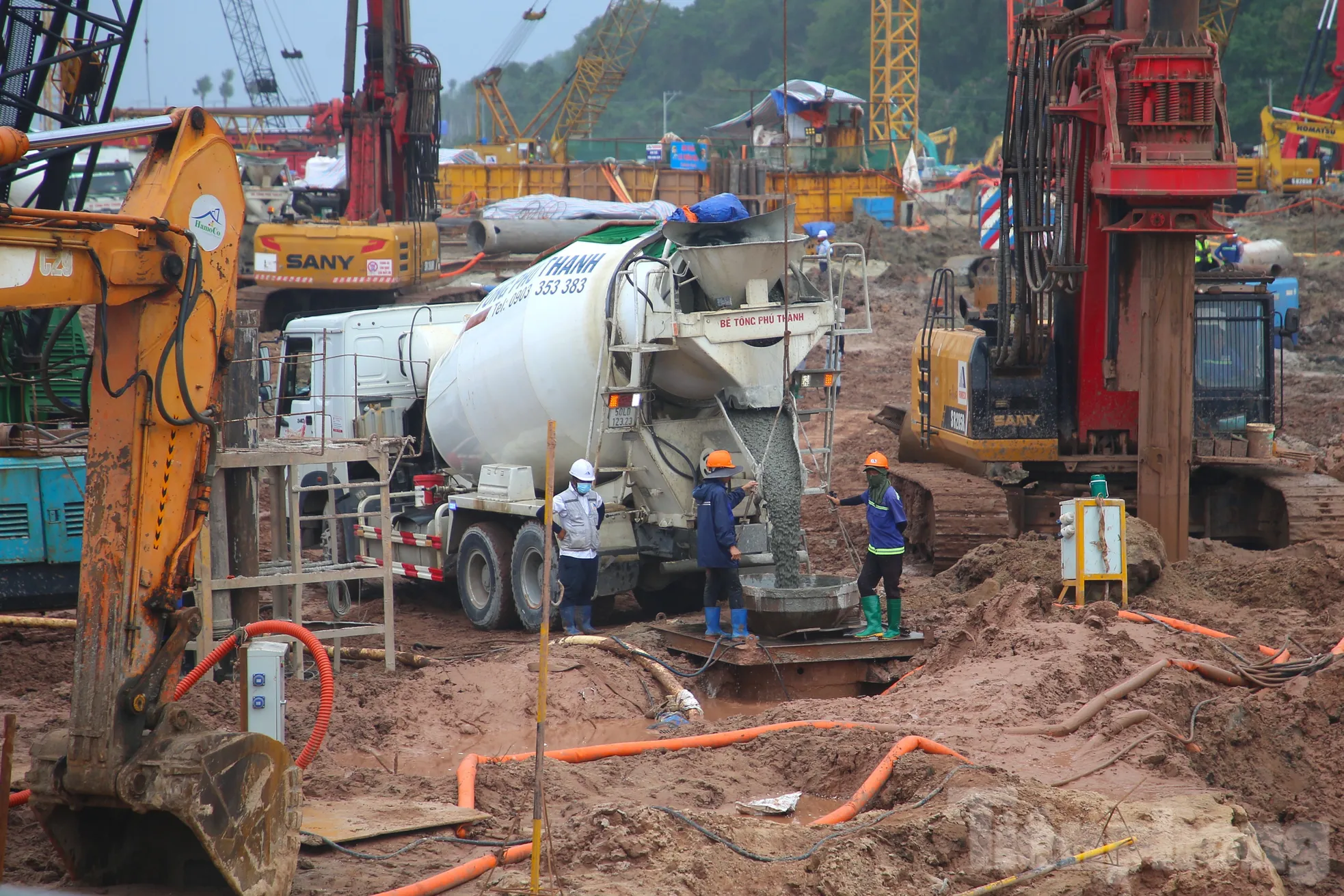 Cận cảnh 'đại công trường' phục vụ APEC 2027 ở Phú Quốc ảnh 7