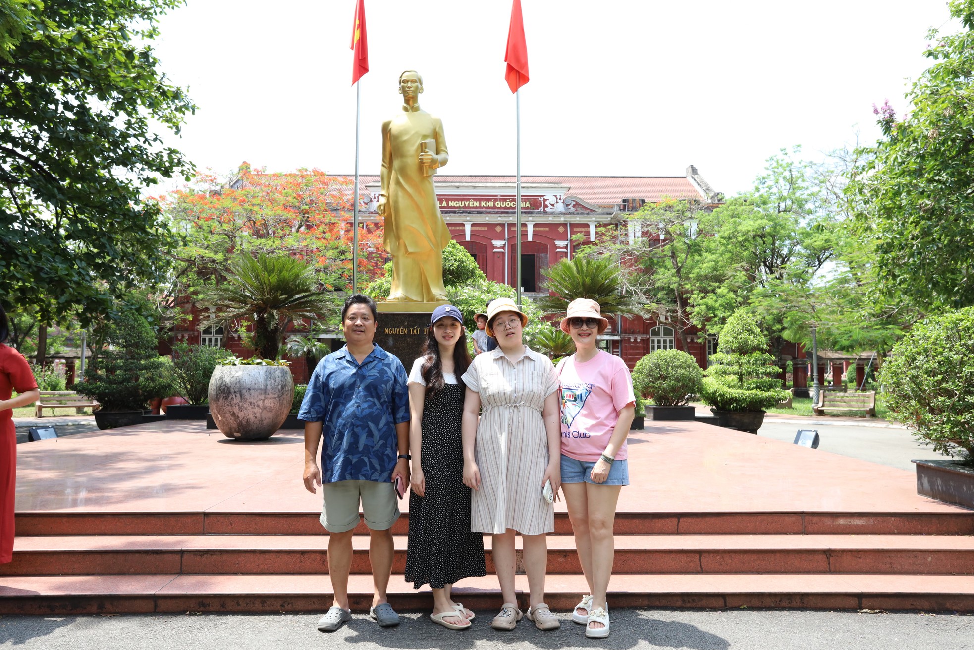 Về Huế, thăm những di tích đặc biệt ghi dấu ấn của Người ảnh 13