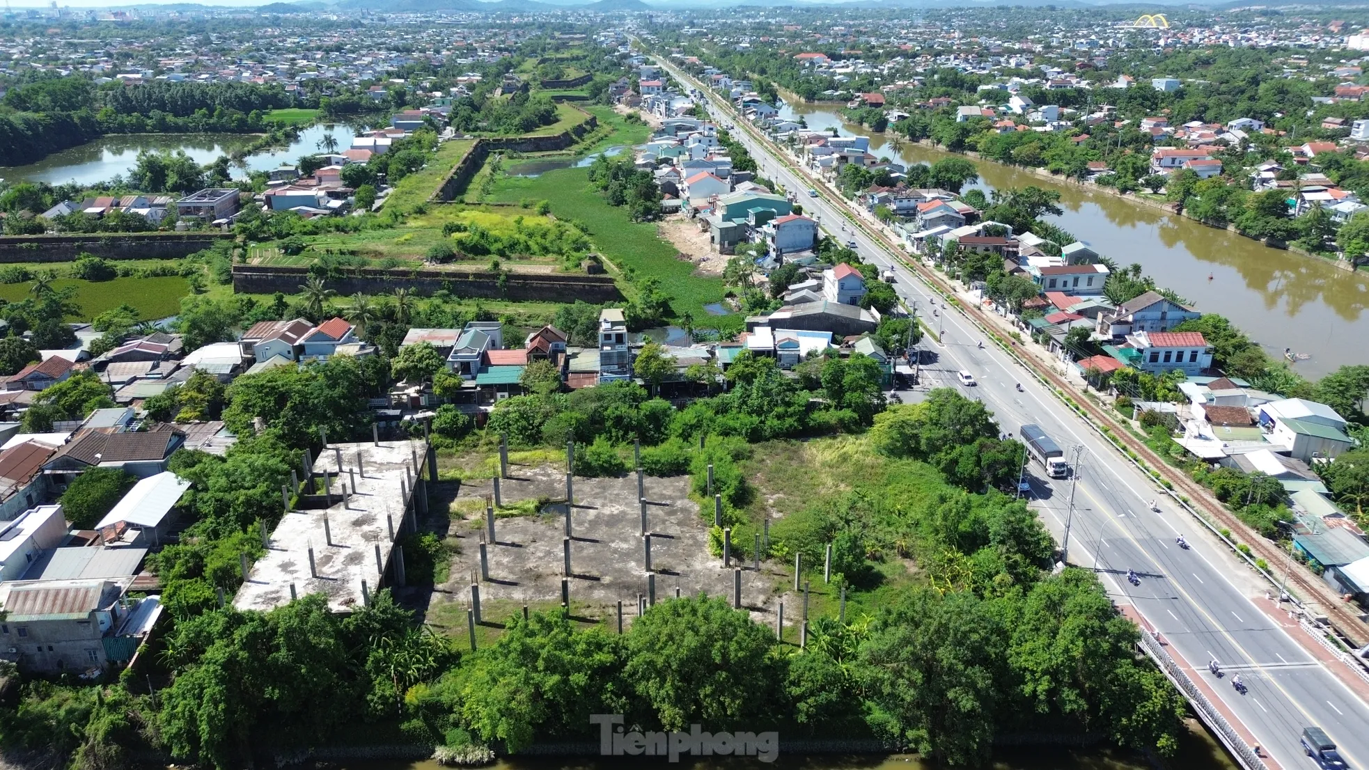 Sau 15 năm dự án khu thương mại giữa trung tâm Huế vẫn thành bãi hoang ảnh 5