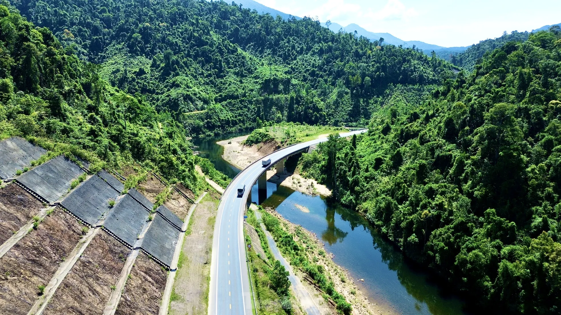 Ngắm tuyến cao tốc vừa khởi công mở rộng đi qua khu vườn ‘đặc biệt’ xứ Huế ảnh 7