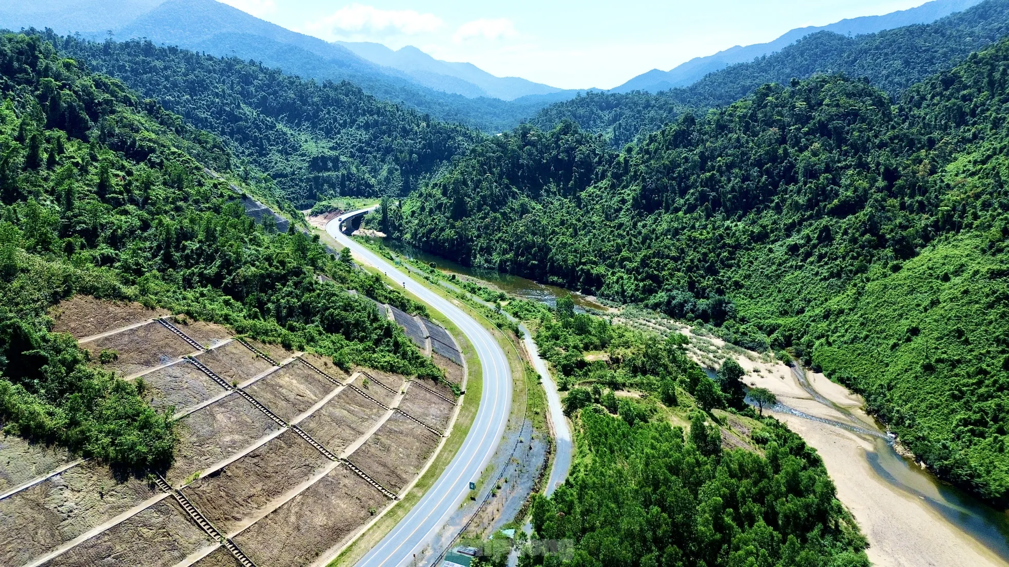 Ngắm tuyến cao tốc vừa khởi công mở rộng đi qua khu vườn ‘đặc biệt’ xứ Huế ảnh 9