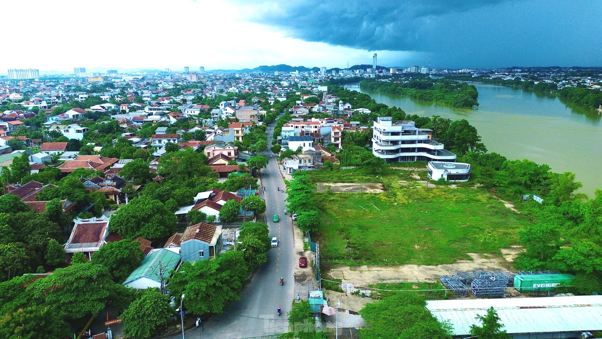Cận cảnh tổ hợp thương mại dịch vụ hơn 200 tỷ ‘bất động’ nhiều năm ven sông Hương ảnh 1