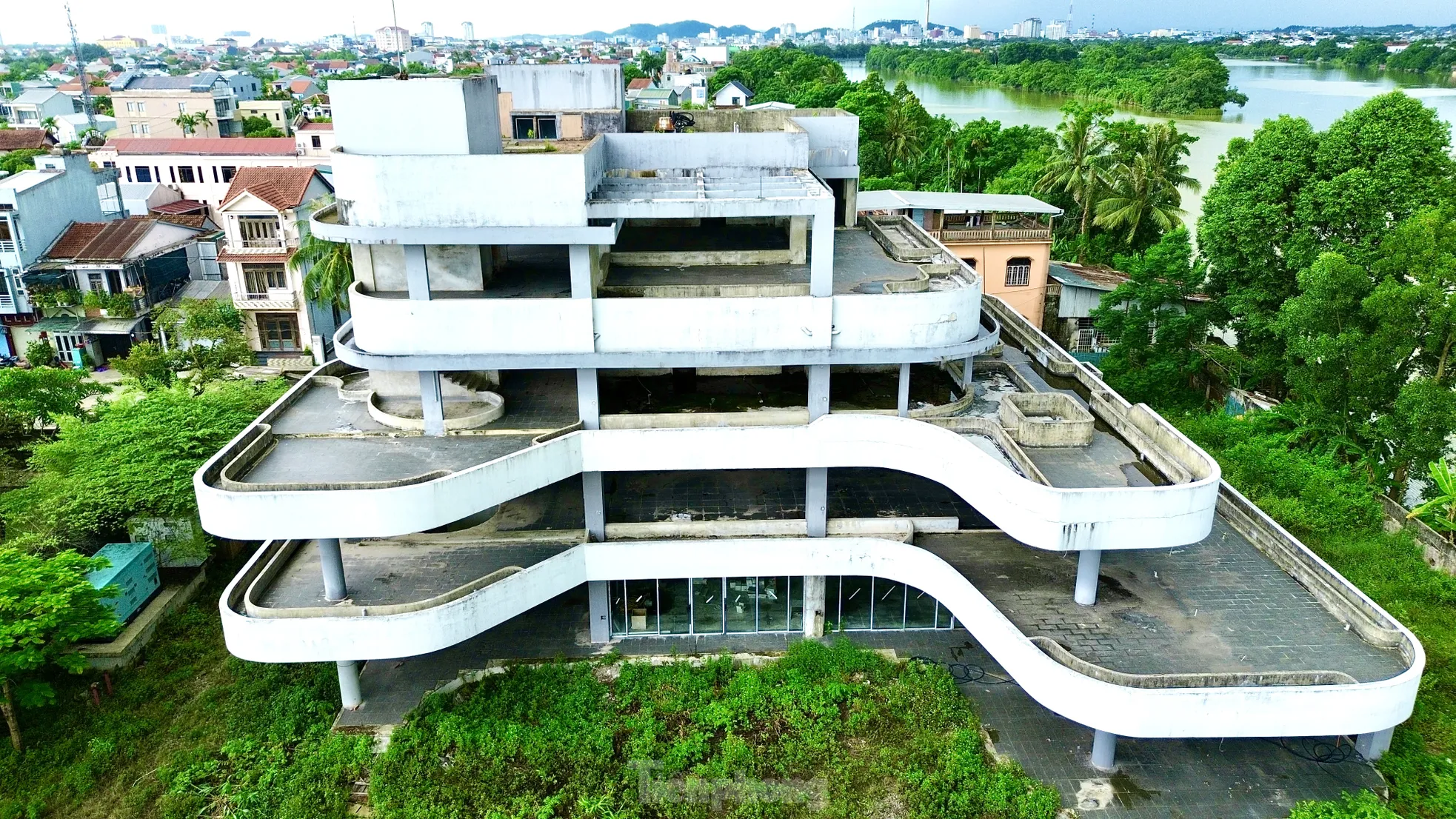 Cận cảnh tổ hợp thương mại dịch vụ hơn 200 tỷ ‘bất động’ nhiều năm ven sông Hương ảnh 8