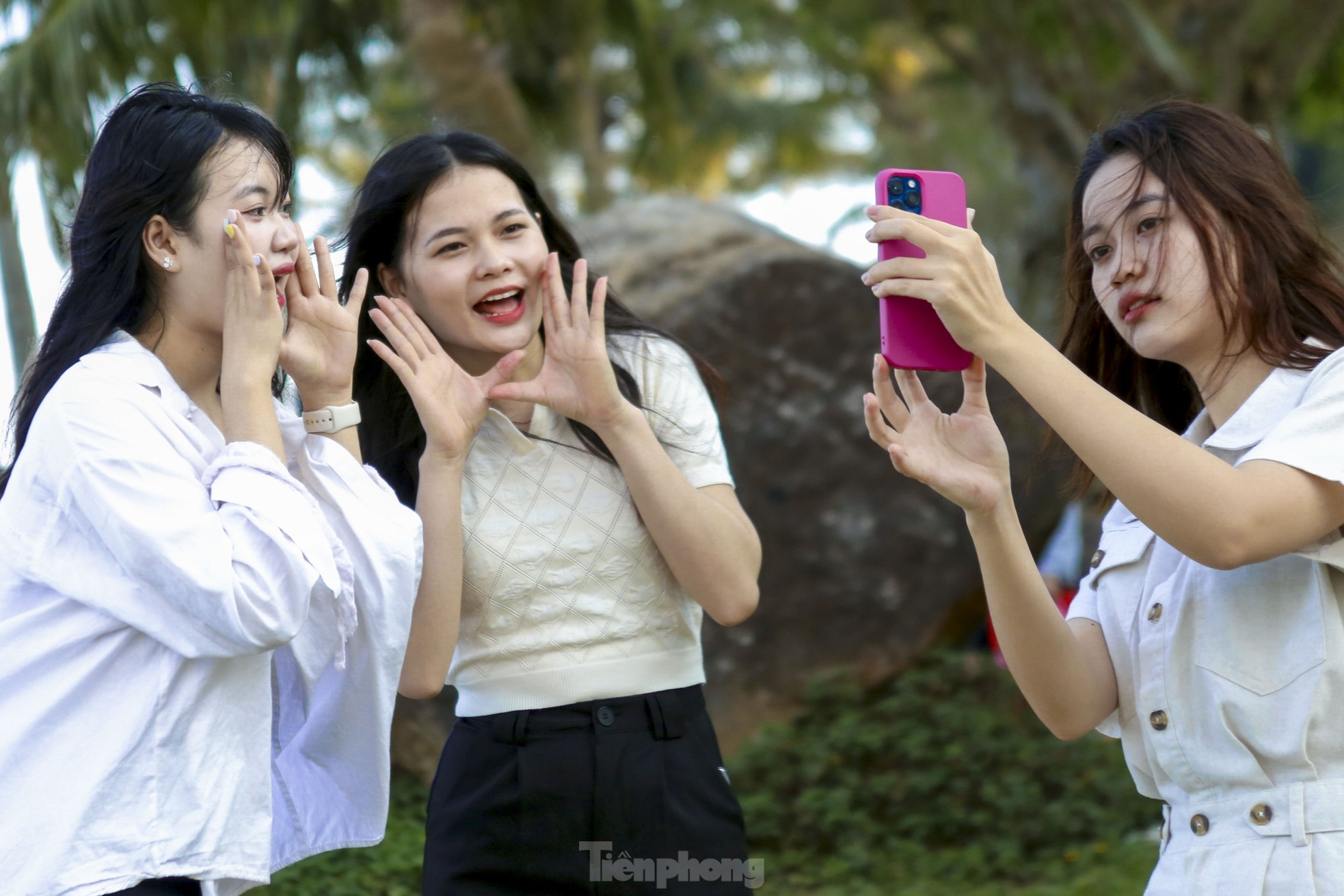 Nghỉ lễ, giới trẻ tìm về chốn bình yên giữa lòng Đà Nẵng ảnh 7