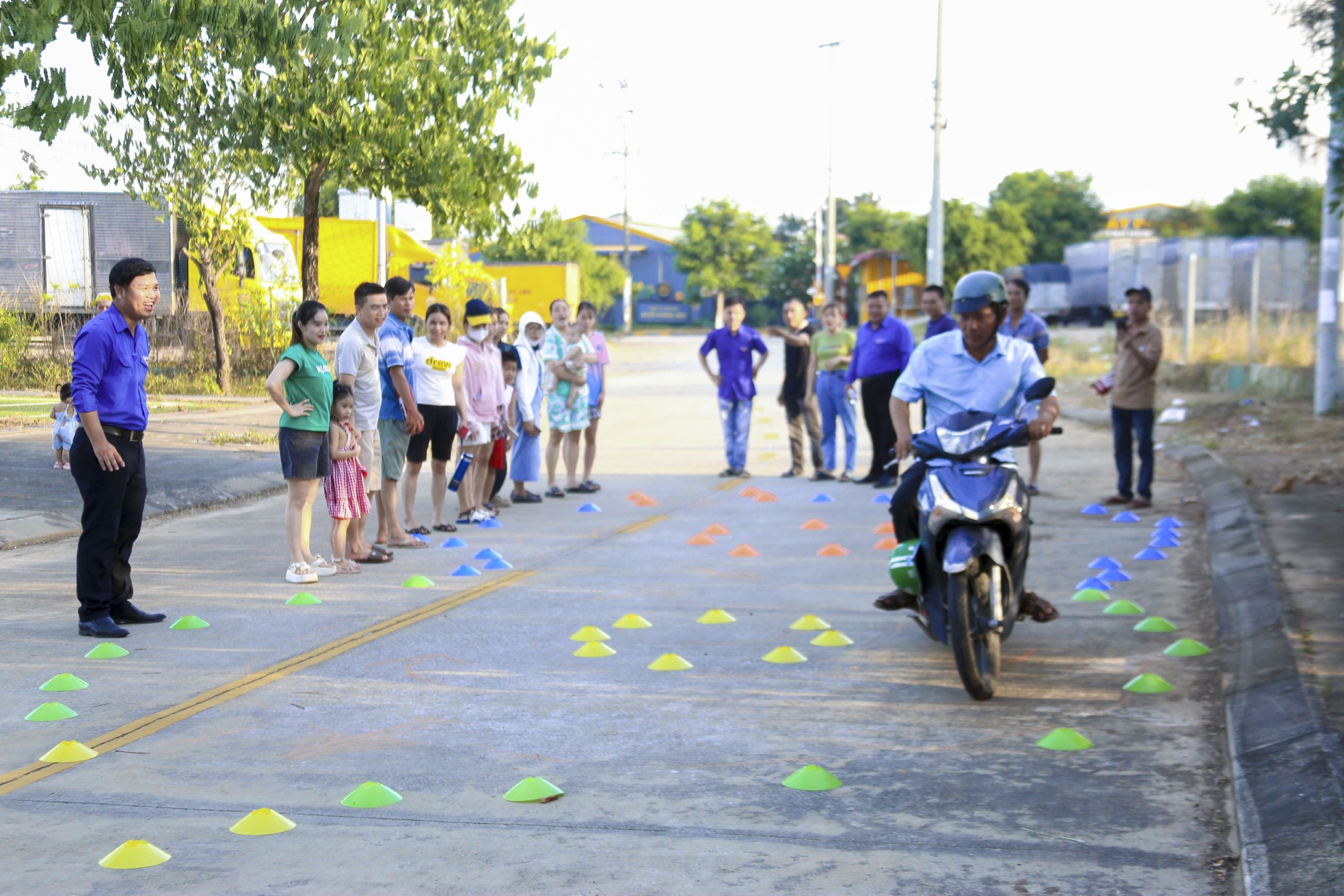 Trao hàng trăm suất quà đến thanh niên công nhân Đà Nẵng ảnh 8