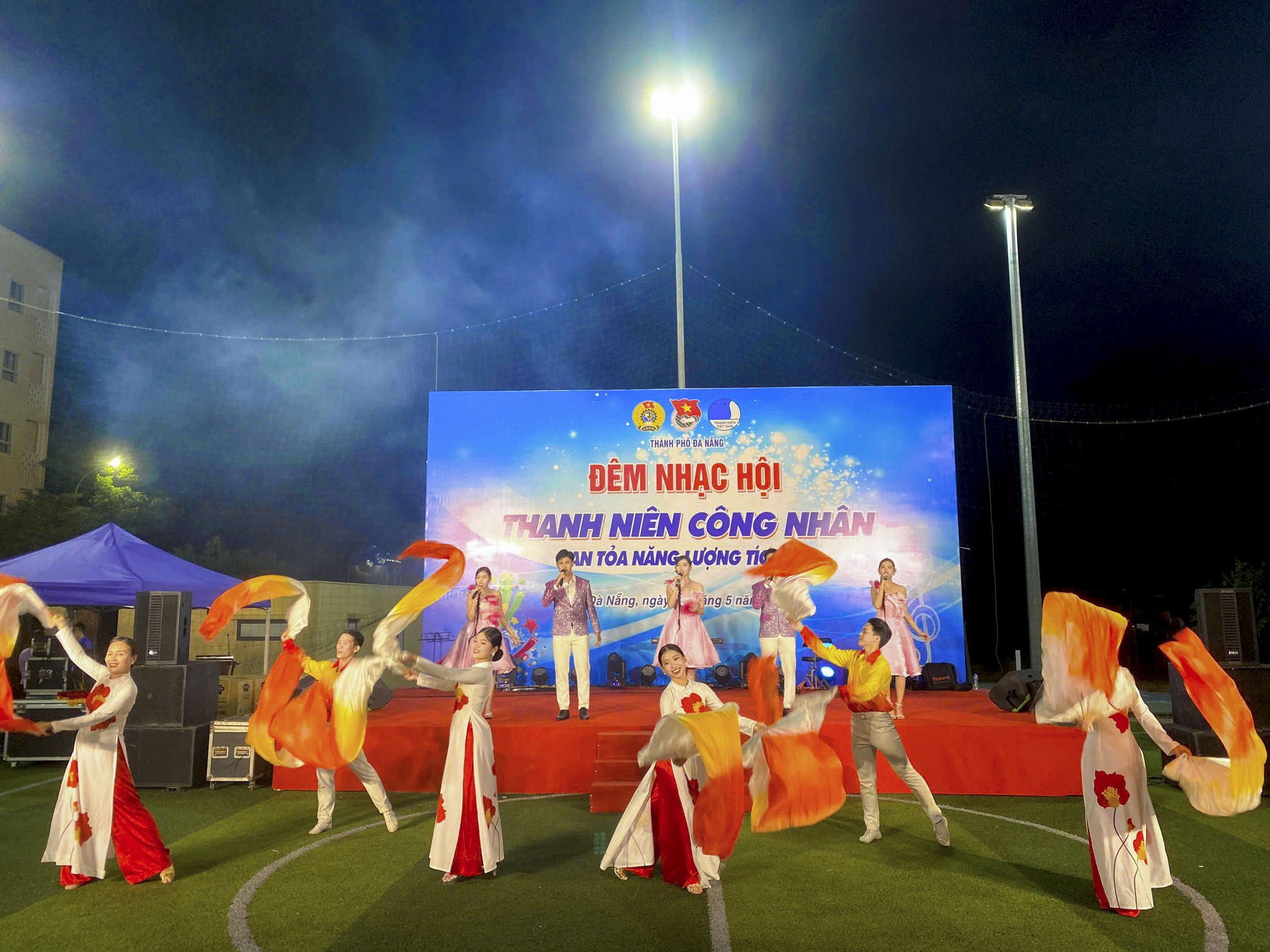 Trao hàng trăm suất quà đến thanh niên công nhân Đà Nẵng ảnh 1