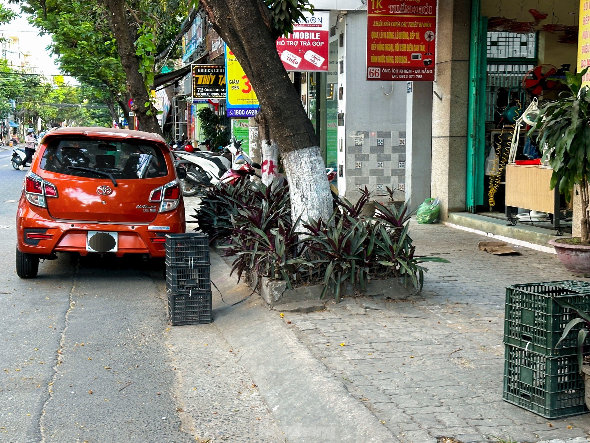 Đà Nẵng: Vật cản tự phát trên đường gây cản trở giao thông, mất mỹ quan đô thị ảnh 8